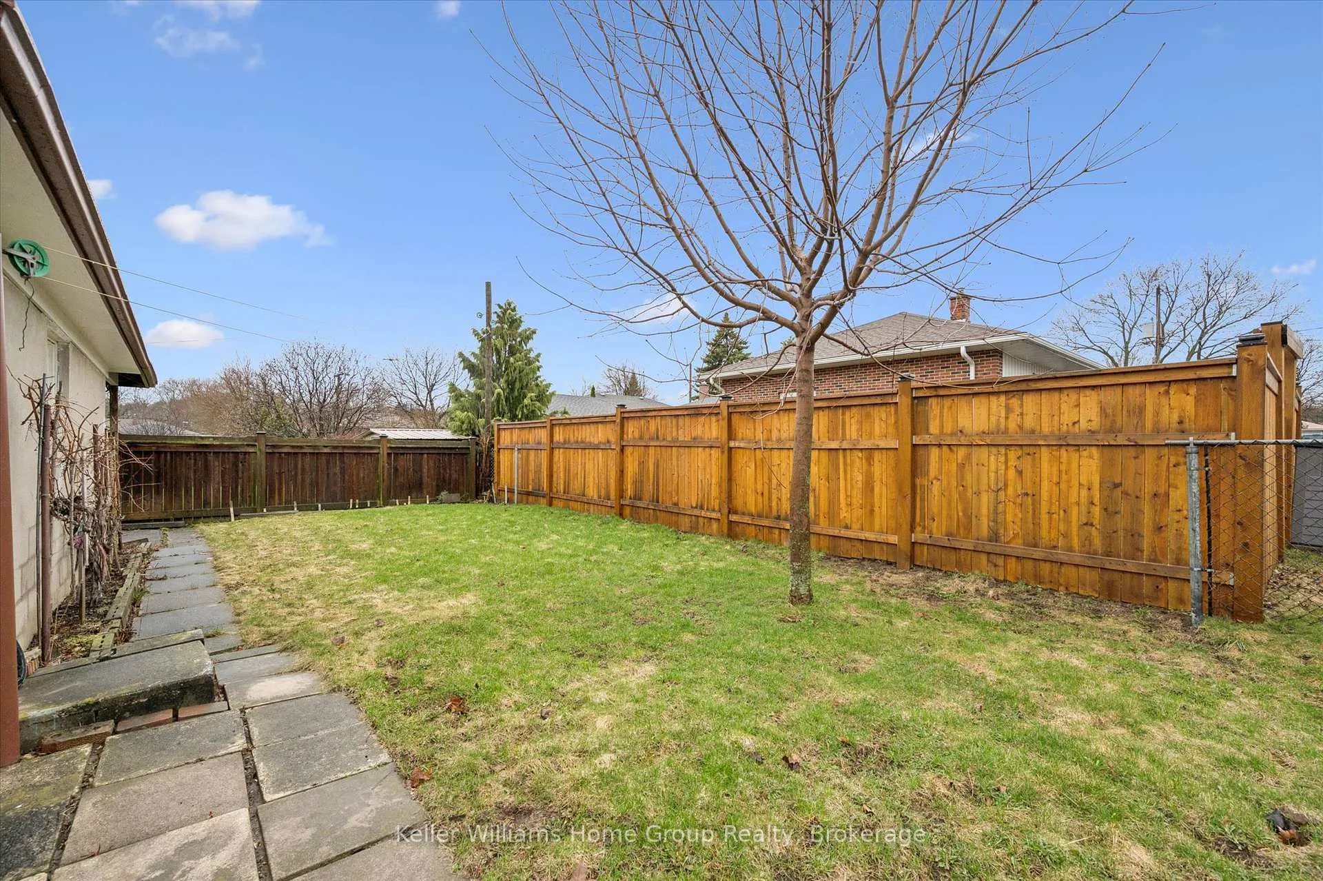 Photo 36 of 28 Normandy Drive, Guelph, St. George's — HOMEH