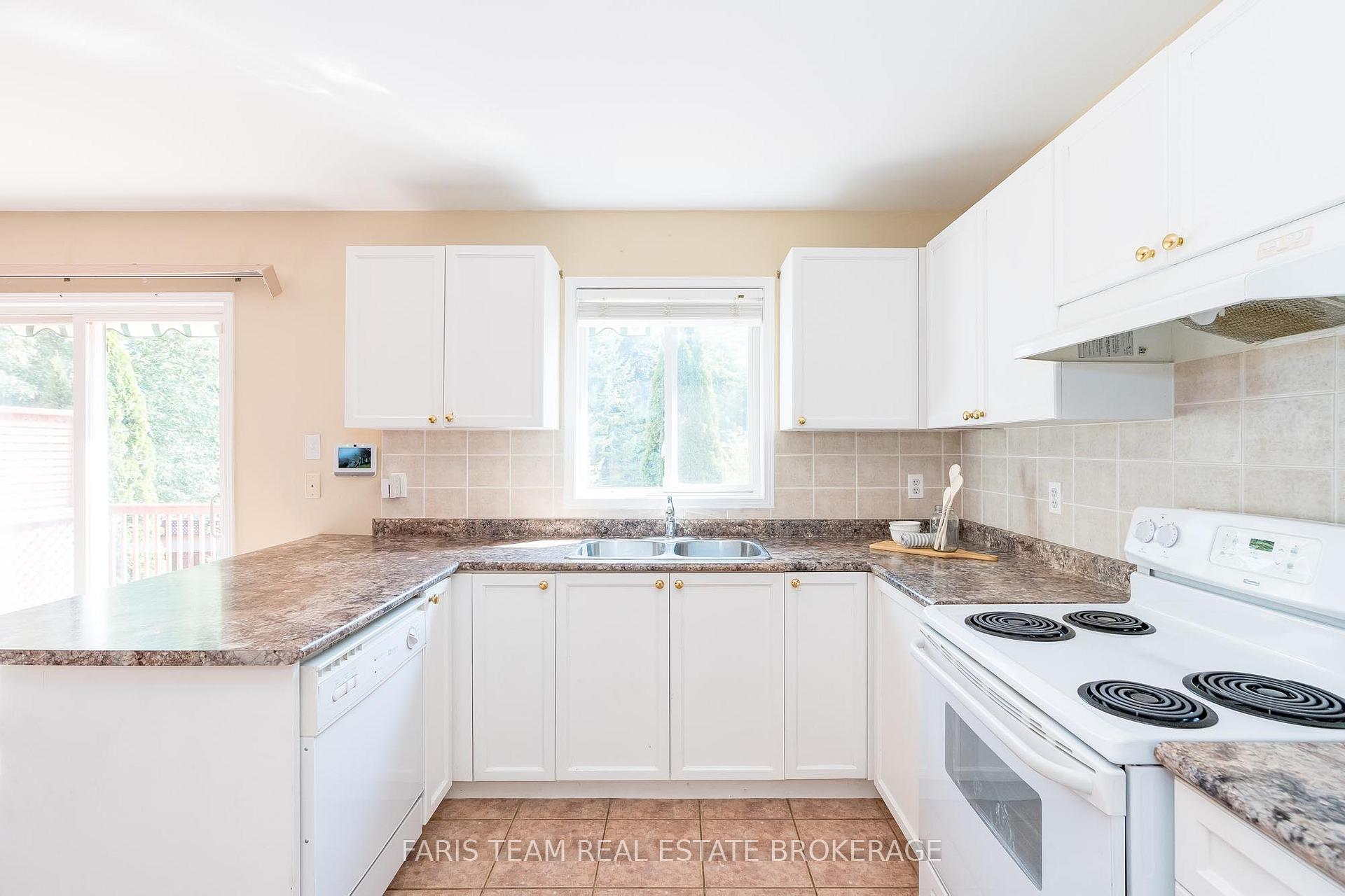 Photo 7 of 57 Rose Valley Way, Wasaga Beach — HOMEH