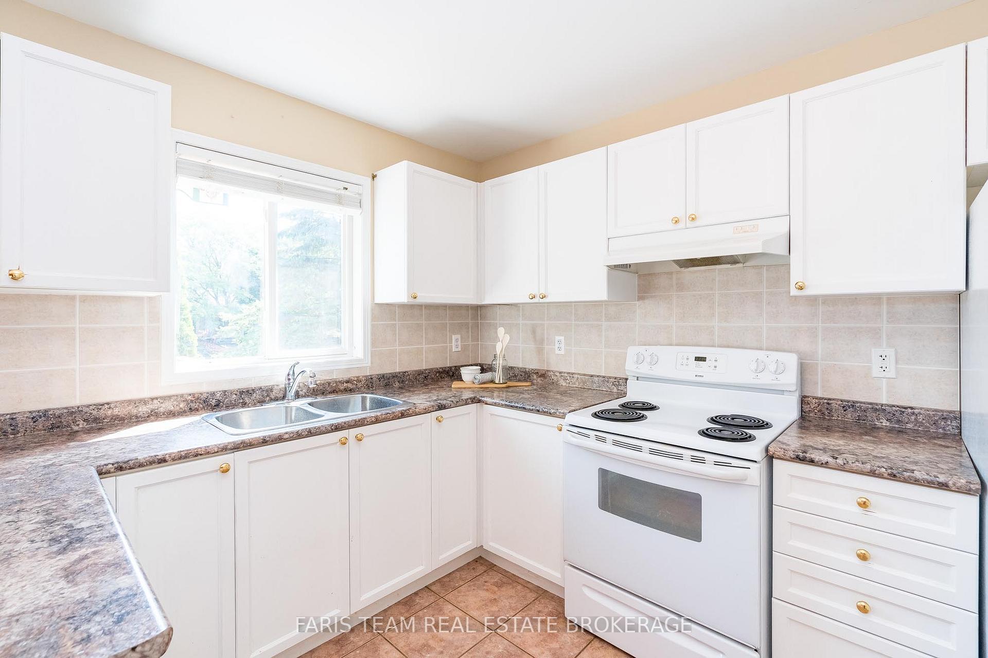 Photo 9 of 57 Rose Valley Way, Wasaga Beach — HOMEH