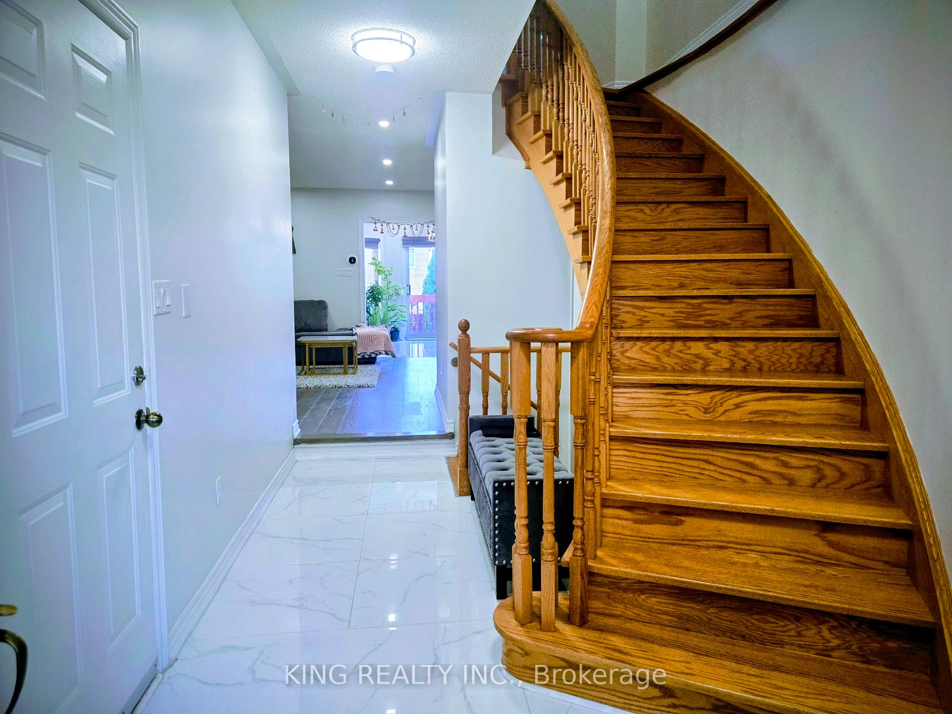 Photo 3 of 131 Royal Appian Crescent, Vaughan, Patterson — HOMEH