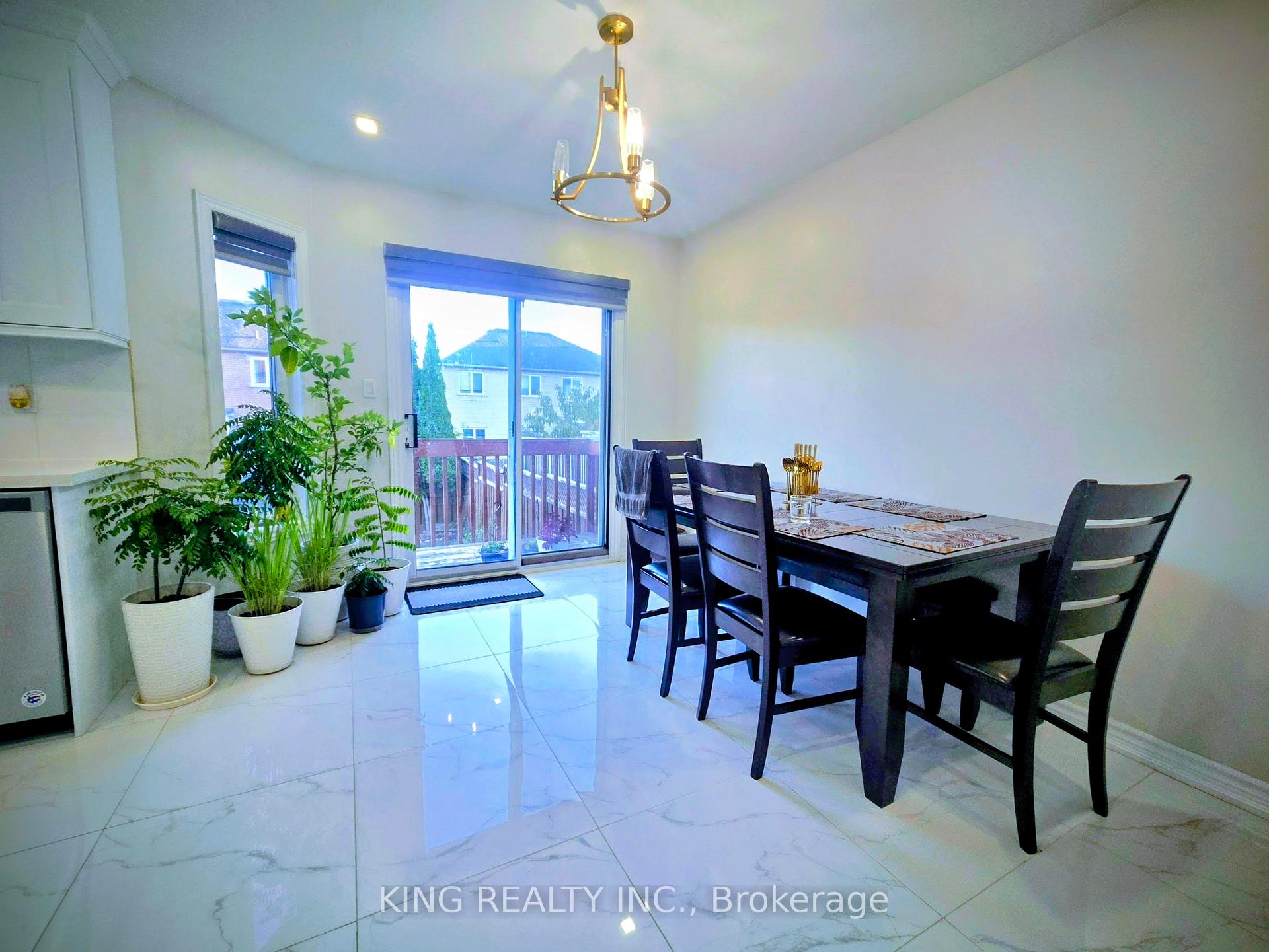 Photo 10 of 131 Royal Appian Crescent, Vaughan, Patterson — HOMEH