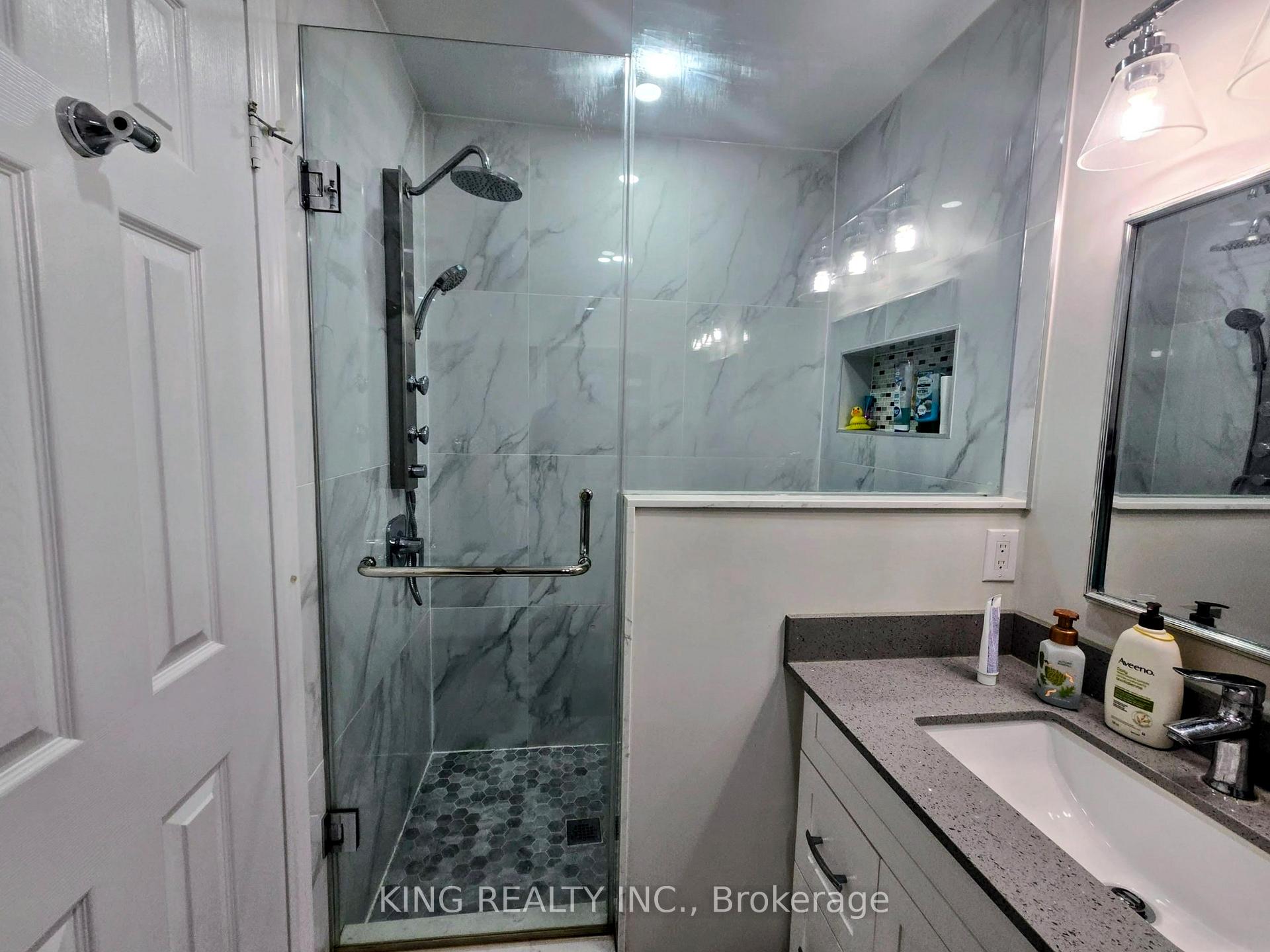 Photo 18 of 131 Royal Appian Crescent, Vaughan, Patterson — HOMEH