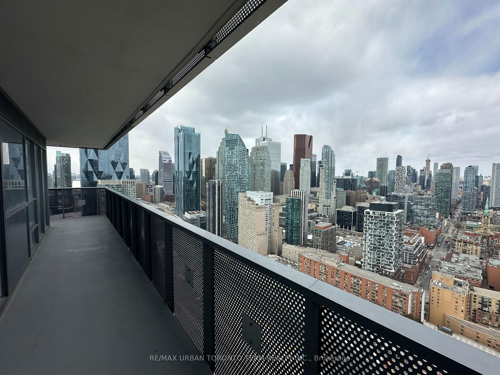 Photo 5 of Unit 4601, 55 Cooper St, Toronto, Waterfront Communities — HOMEH