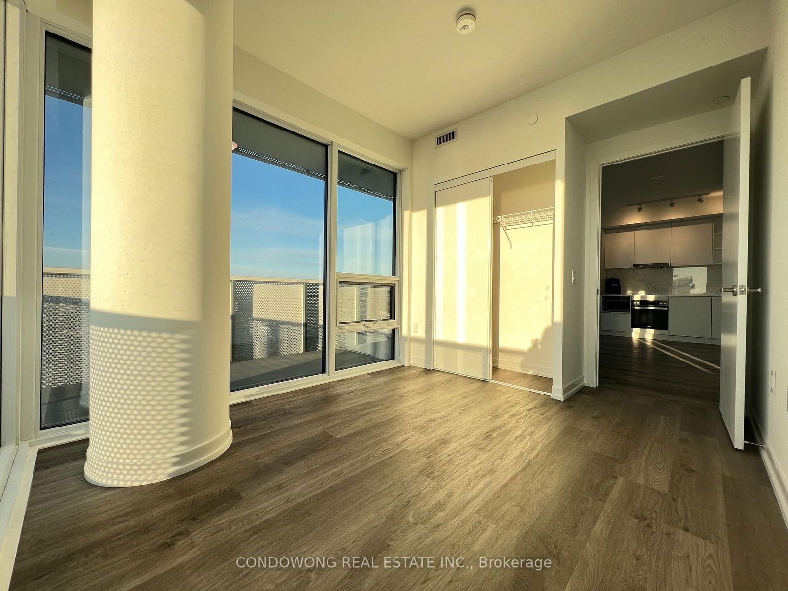 Photo 6 of Unit 7201, 55 Cooper St, Toronto, Waterfront Communities — HOMEH