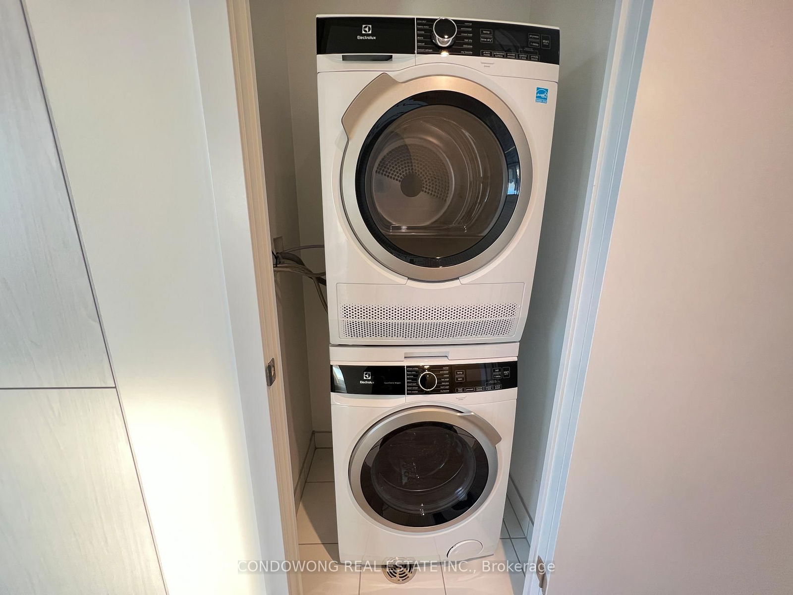 Photo 10 of Unit 7201, 55 Cooper St, Toronto, Waterfront Communities — HOMEH