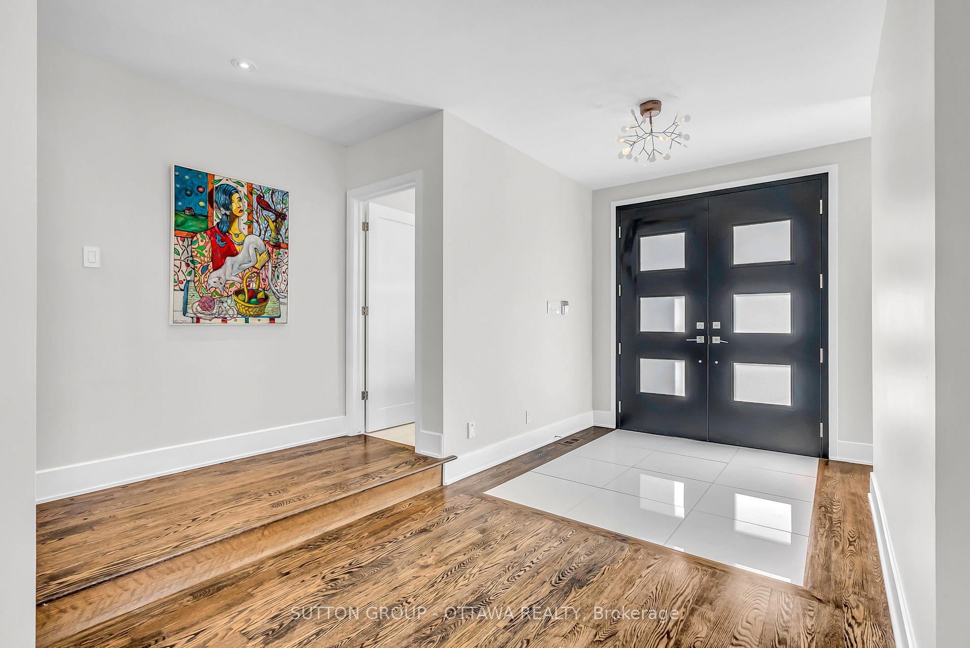 Photo 2 of 333 Summit Avenue W, Ottawa, Alta Vista/Faircrest Heights — HOMEH