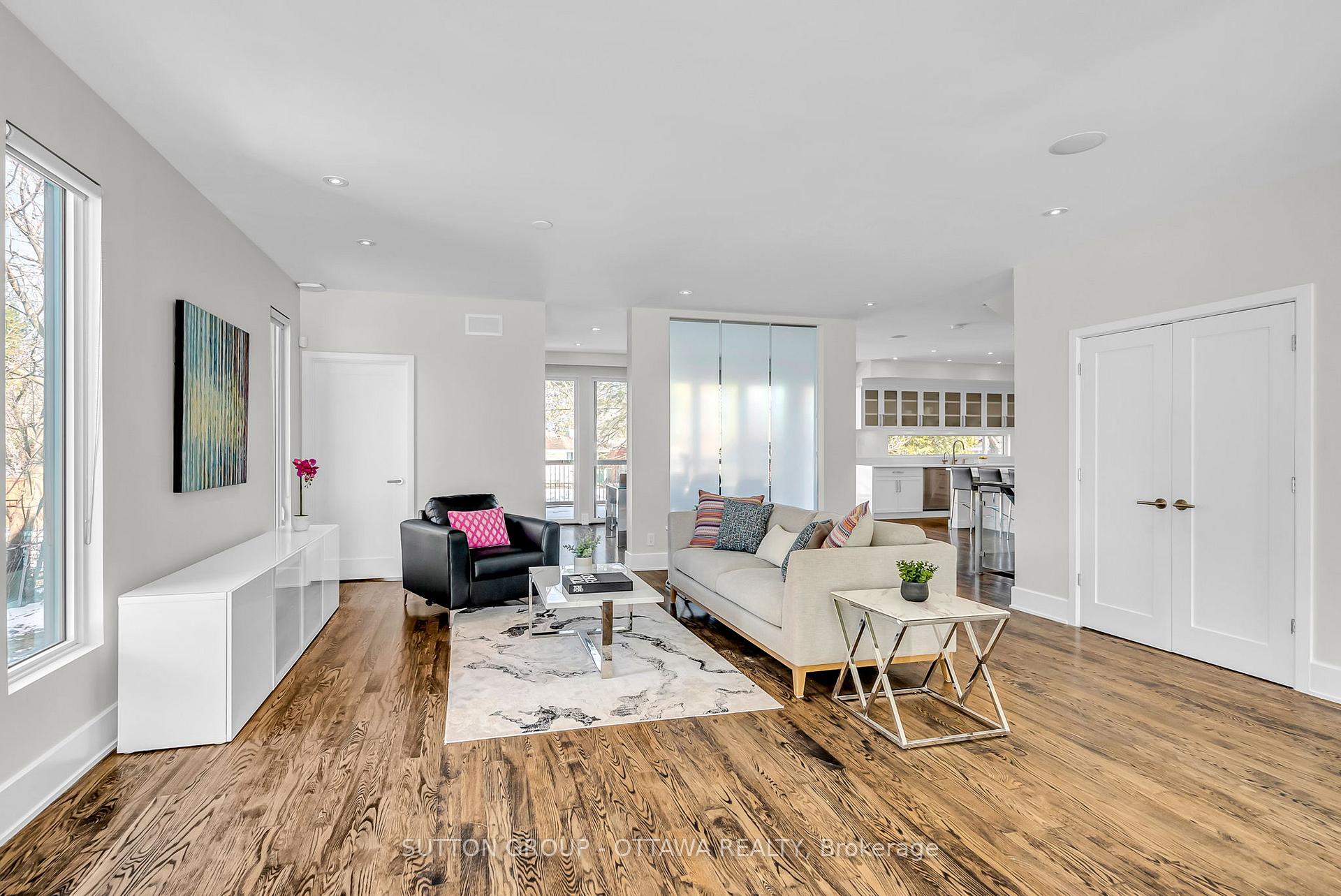 Photo 3 of 333 Summit Avenue W, Ottawa, Alta Vista/Faircrest Heights — HOMEH