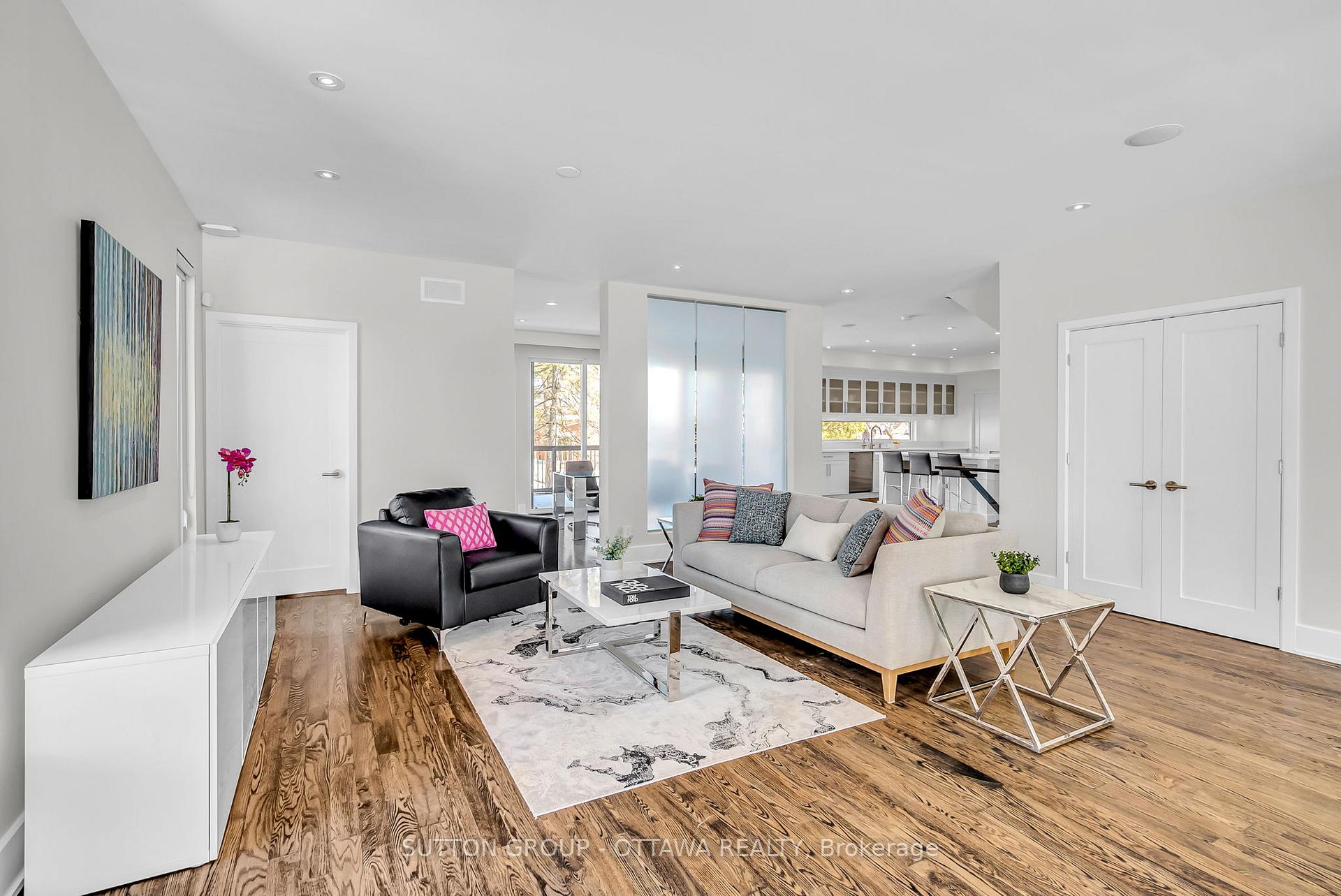 Photo 4 of 333 Summit Avenue W, Ottawa, Alta Vista/Faircrest Heights — HOMEH