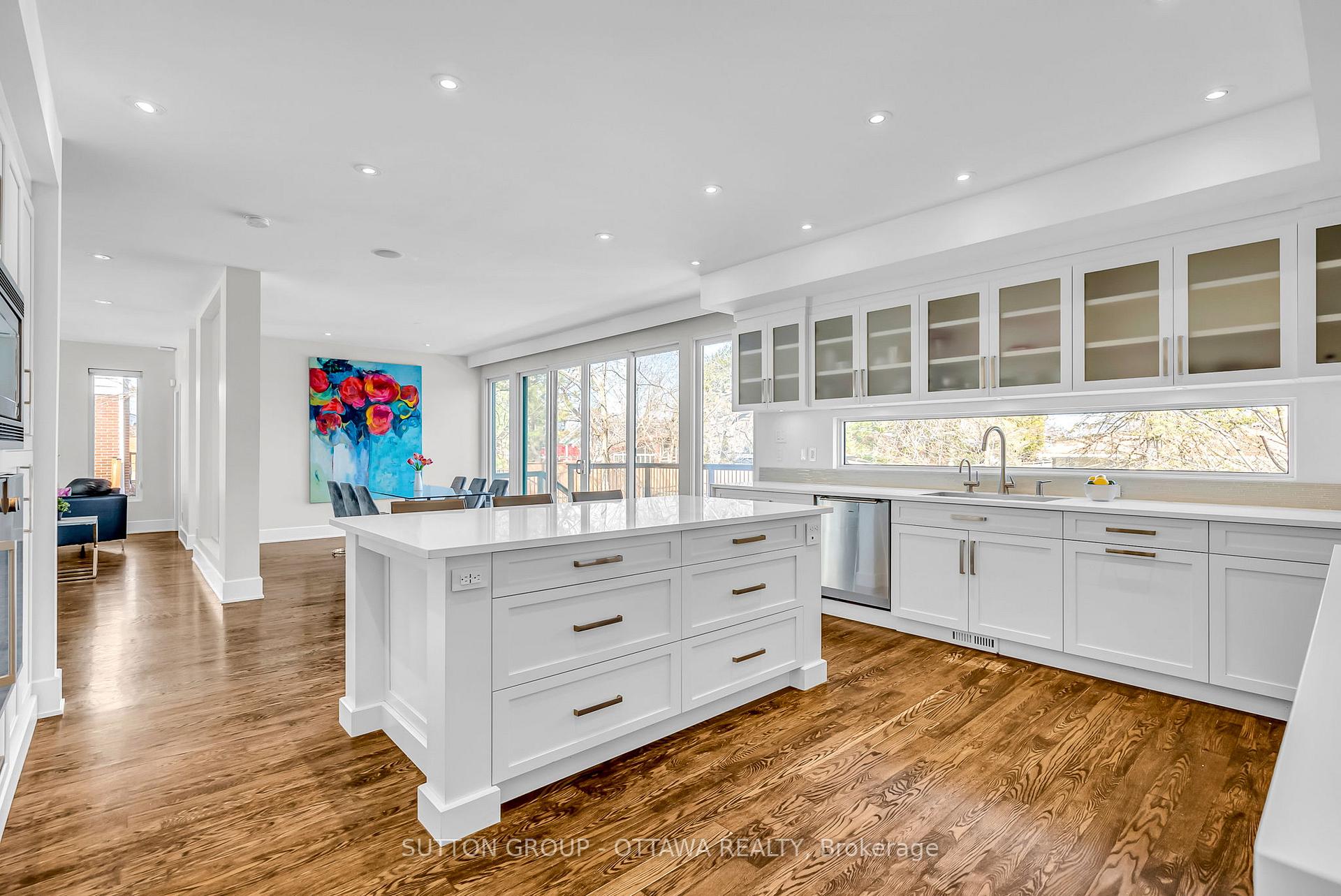Photo 5 of 333 Summit Avenue W, Ottawa, Alta Vista/Faircrest Heights — HOMEH
