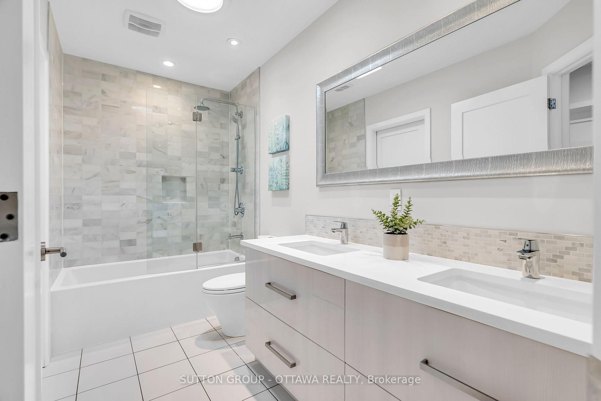 Photo 6 of 333 Summit Avenue W, Ottawa, Alta Vista/Faircrest Heights — HOMEH