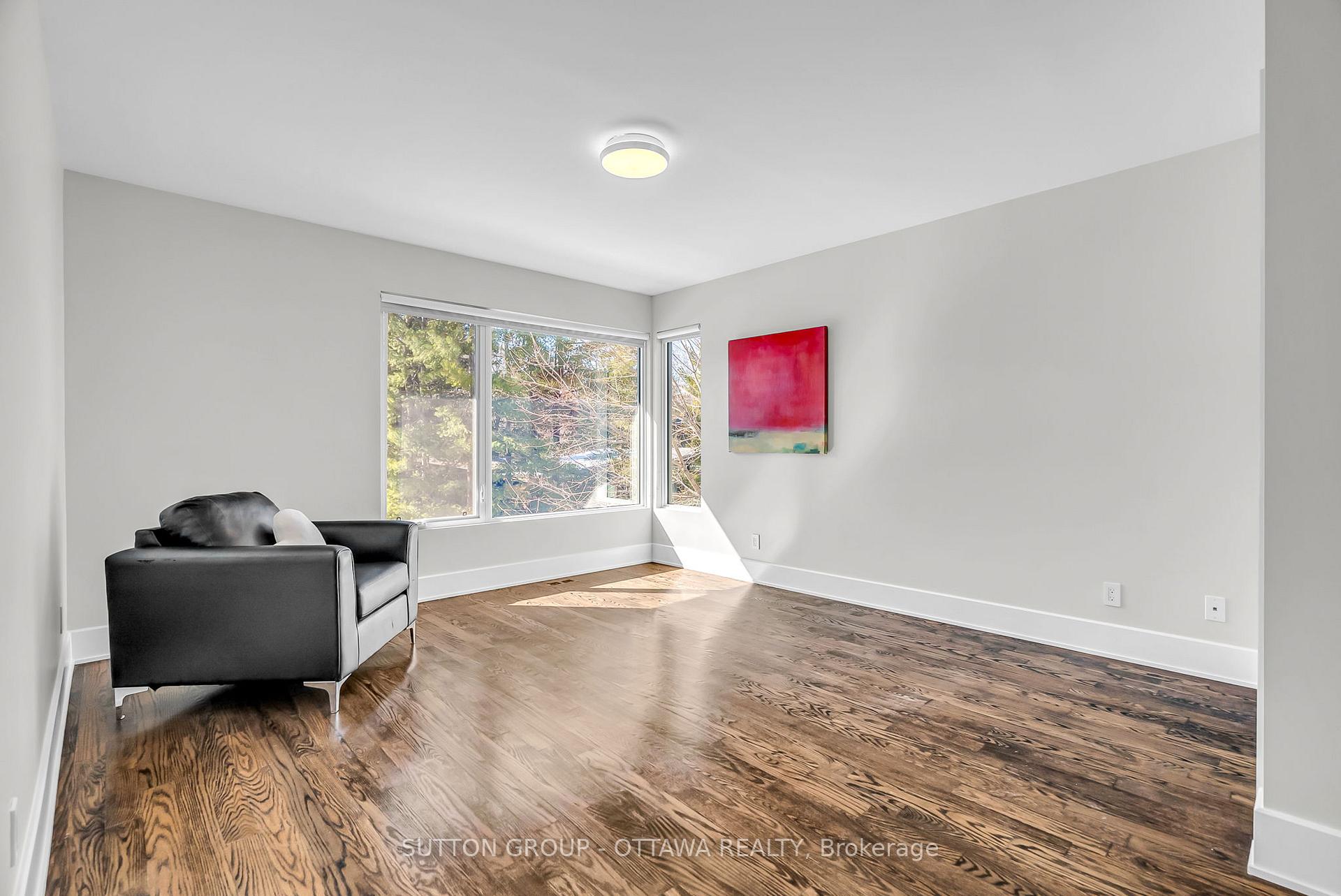 Photo 10 of 333 Summit Avenue W, Ottawa, Alta Vista/Faircrest Heights — HOMEH