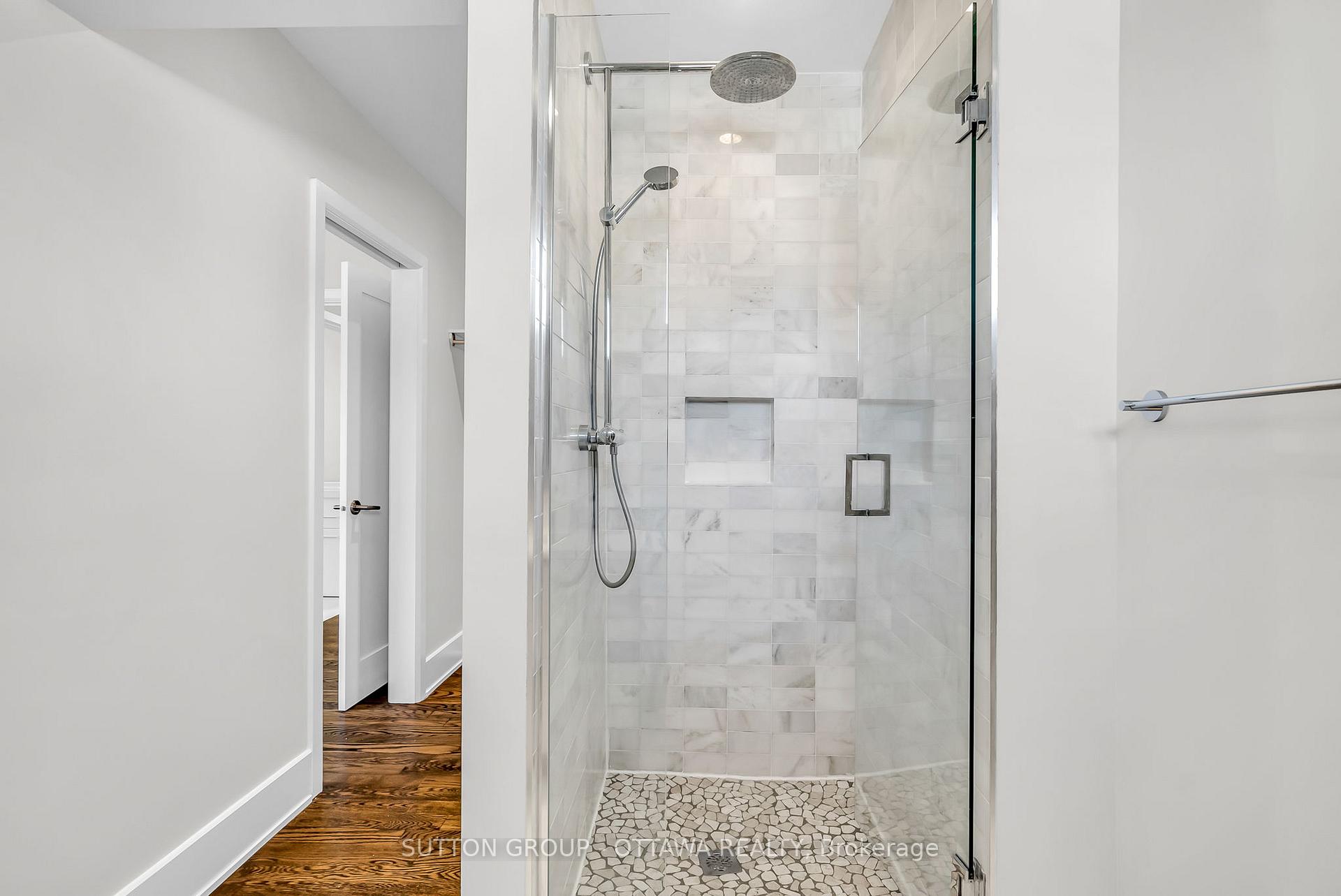 Photo 21 of 333 Summit Avenue W, Ottawa, Alta Vista/Faircrest Heights — HOMEH