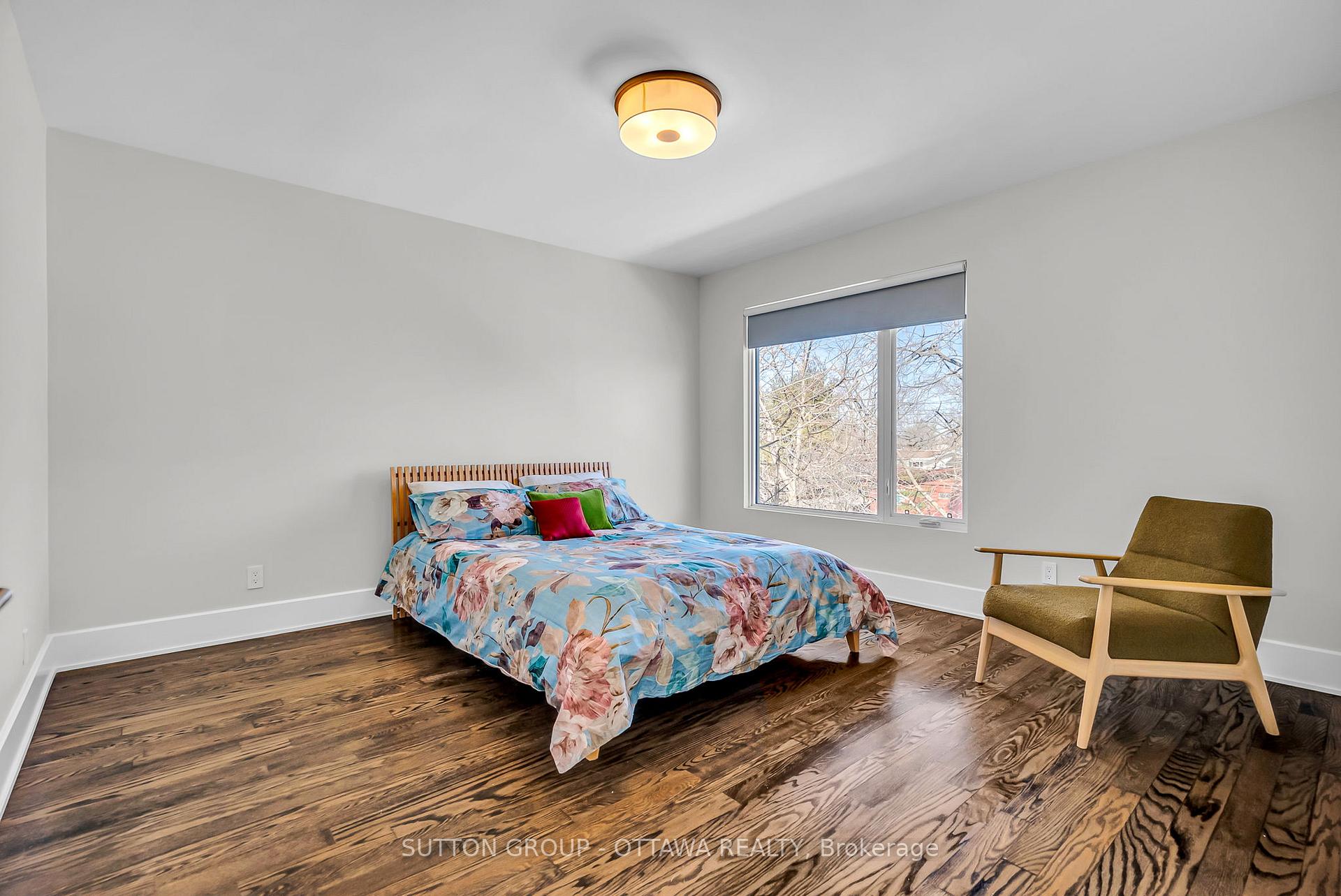 Photo 11 of 333 Summit Avenue W, Ottawa, Alta Vista/Faircrest Heights — HOMEH