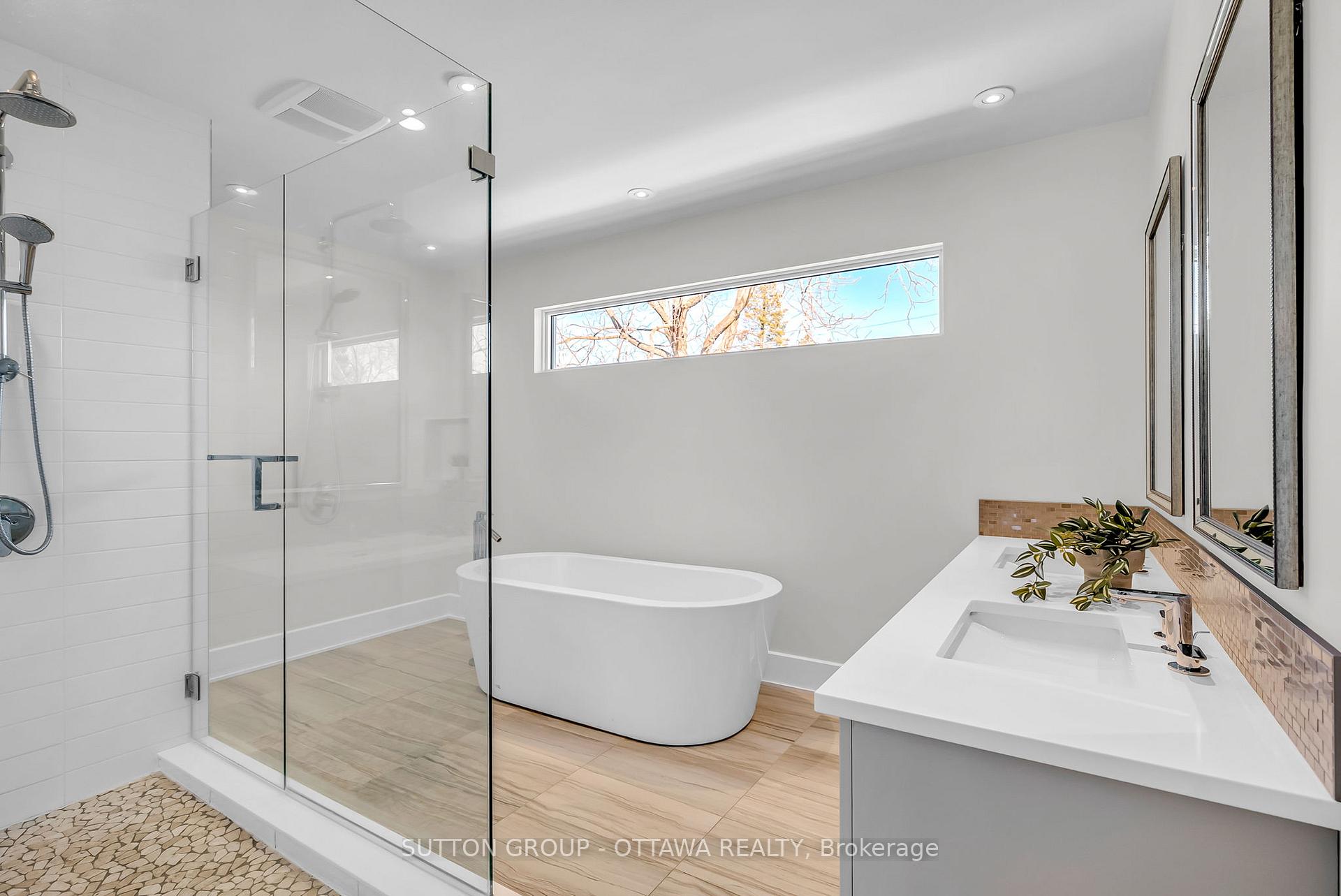 Photo 17 of 333 Summit Avenue W, Ottawa, Alta Vista/Faircrest Heights — HOMEH