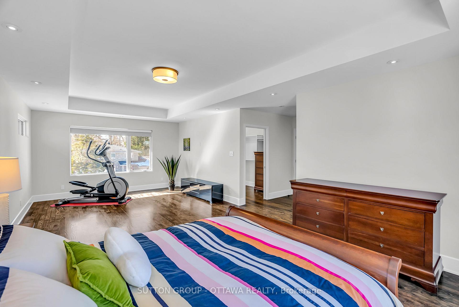 Photo 16 of 333 Summit Avenue W, Ottawa, Alta Vista/Faircrest Heights — HOMEH