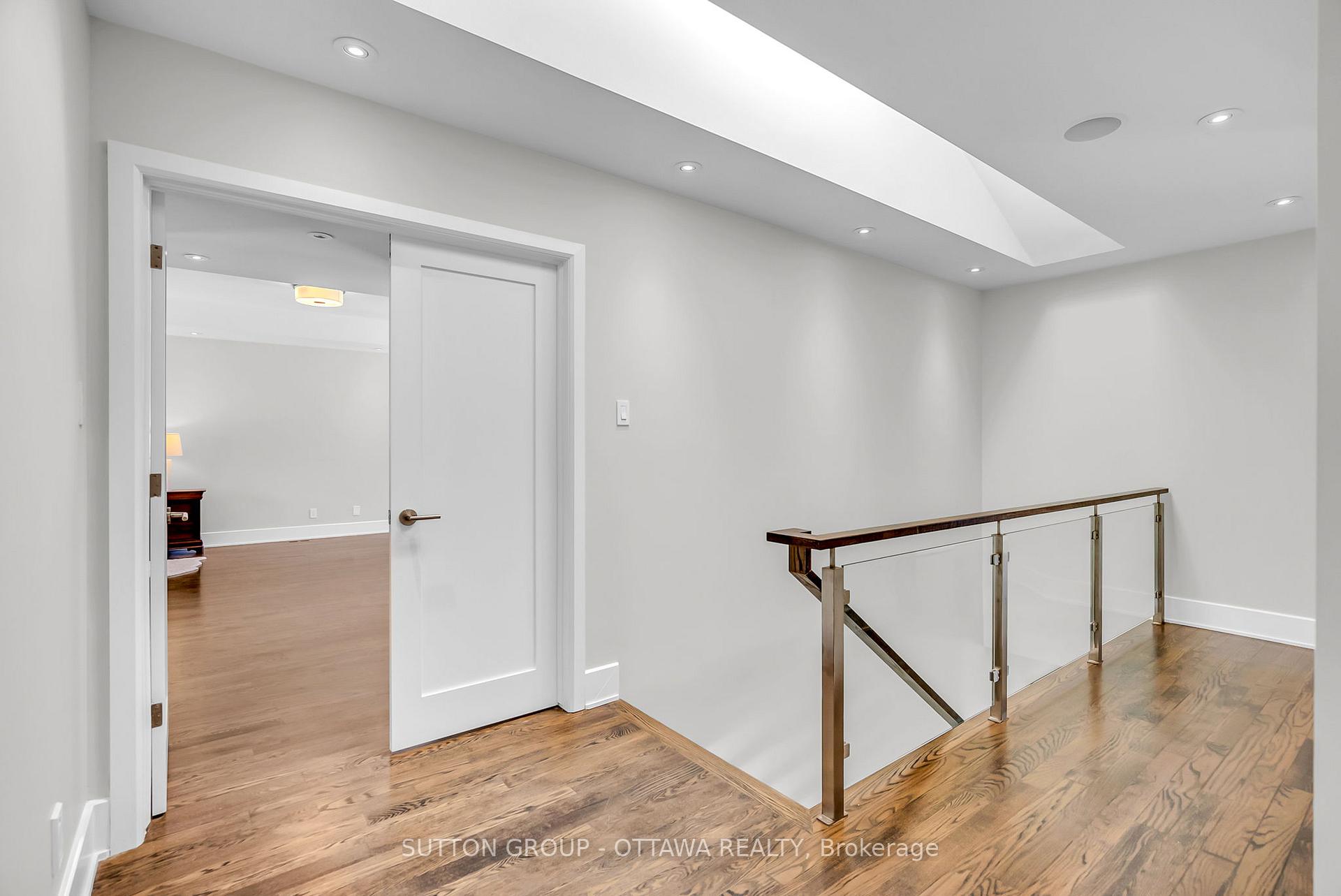 Photo 18 of 333 Summit Avenue W, Ottawa, Alta Vista/Faircrest Heights — HOMEH