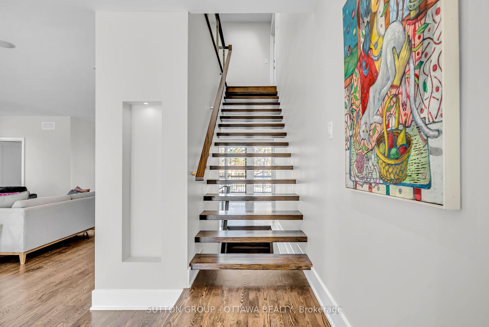 Photo 19 of 333 Summit Avenue W, Ottawa, Alta Vista/Faircrest Heights — HOMEH
