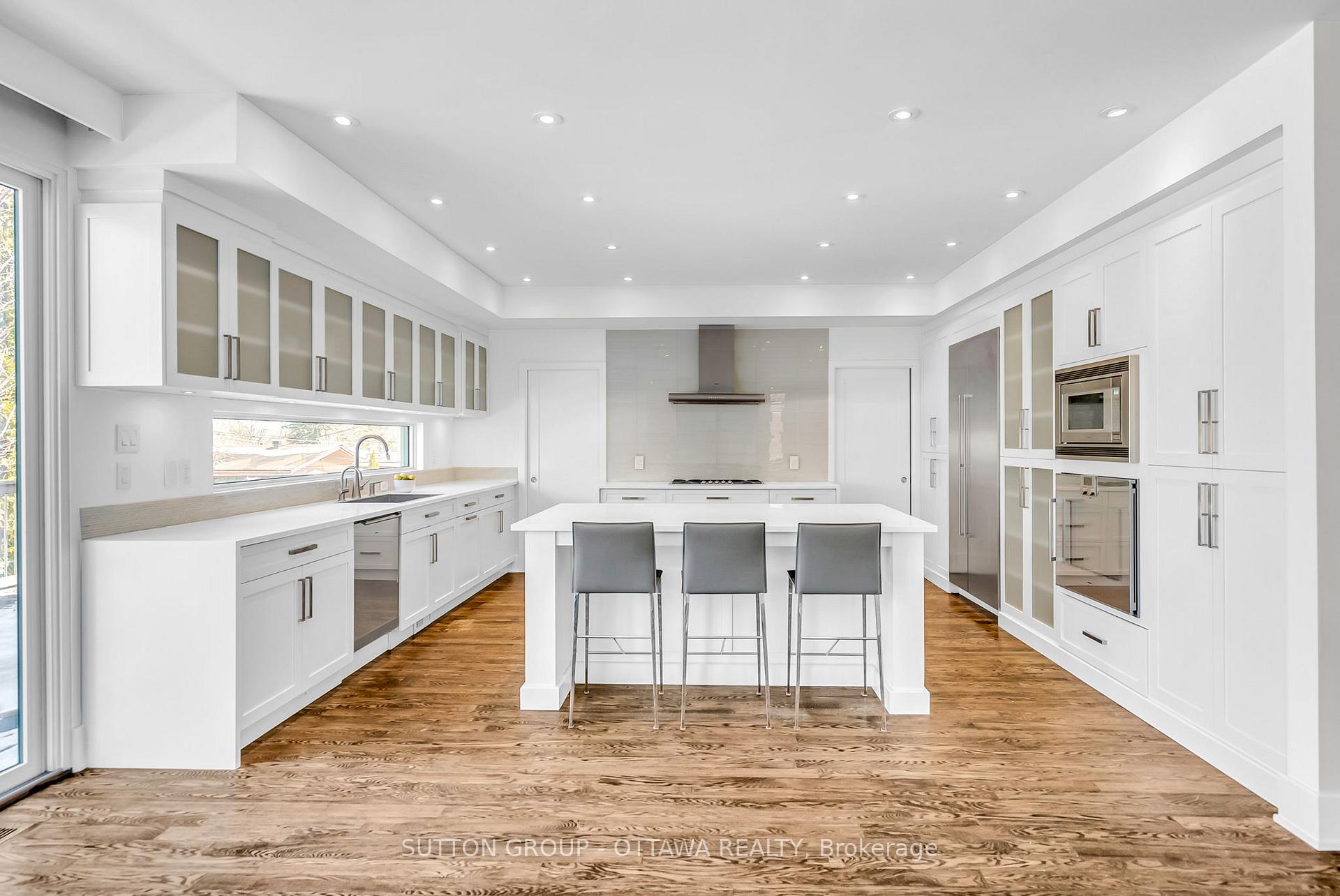 Photo 31 of 333 Summit Avenue W, Ottawa, Alta Vista/Faircrest Heights — HOMEH