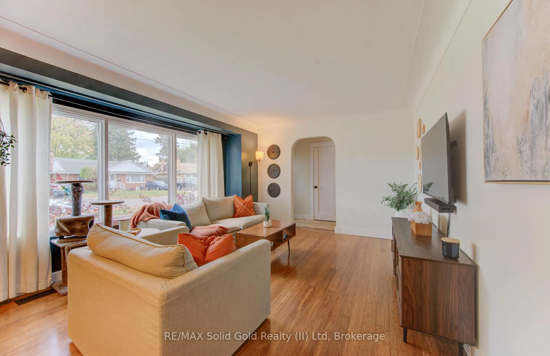 Photo 2 of 50 Edinburgh Road, Kitchener — HOMEH