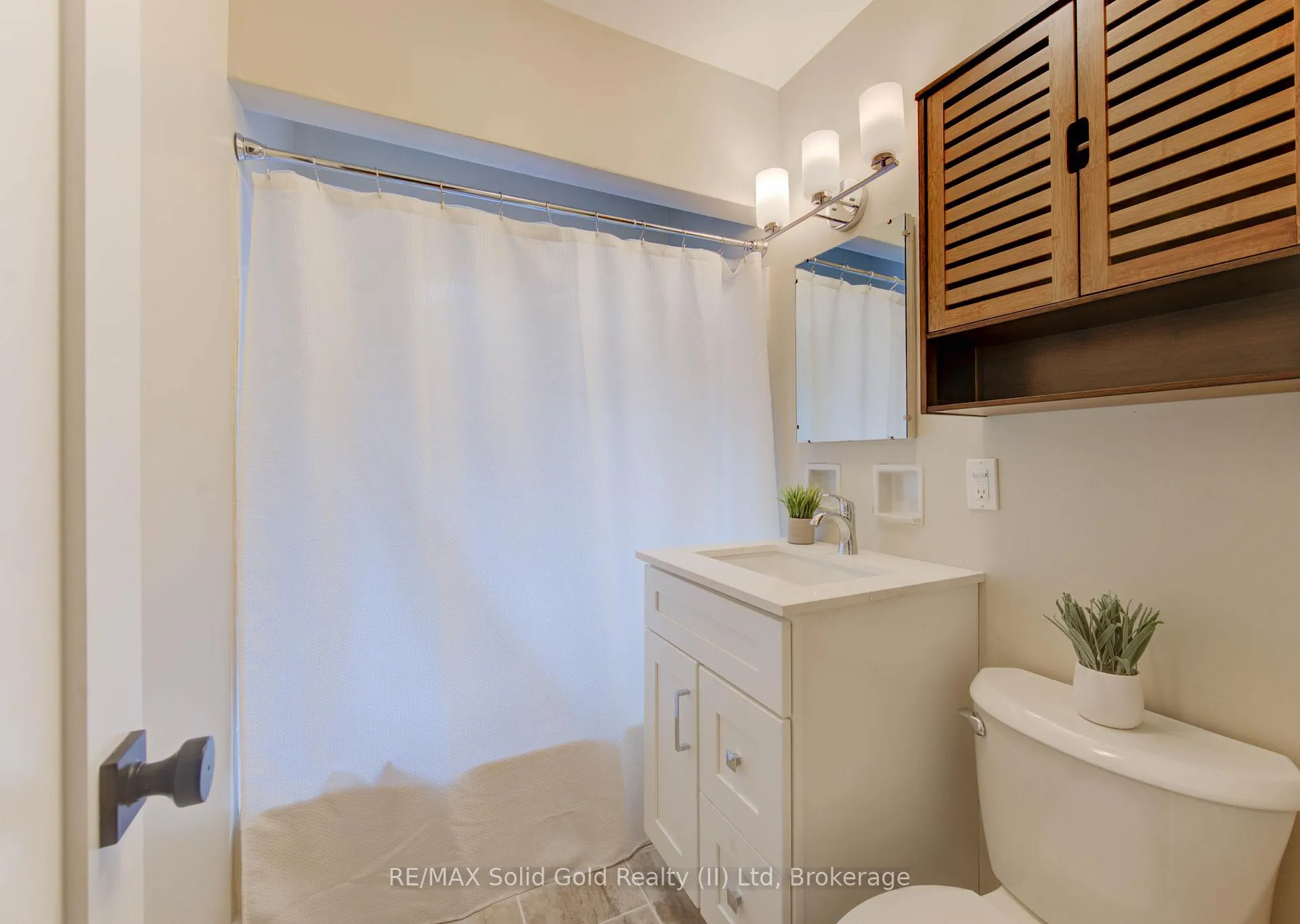 Photo 12 of 50 Edinburgh Road, Kitchener — HOMEH