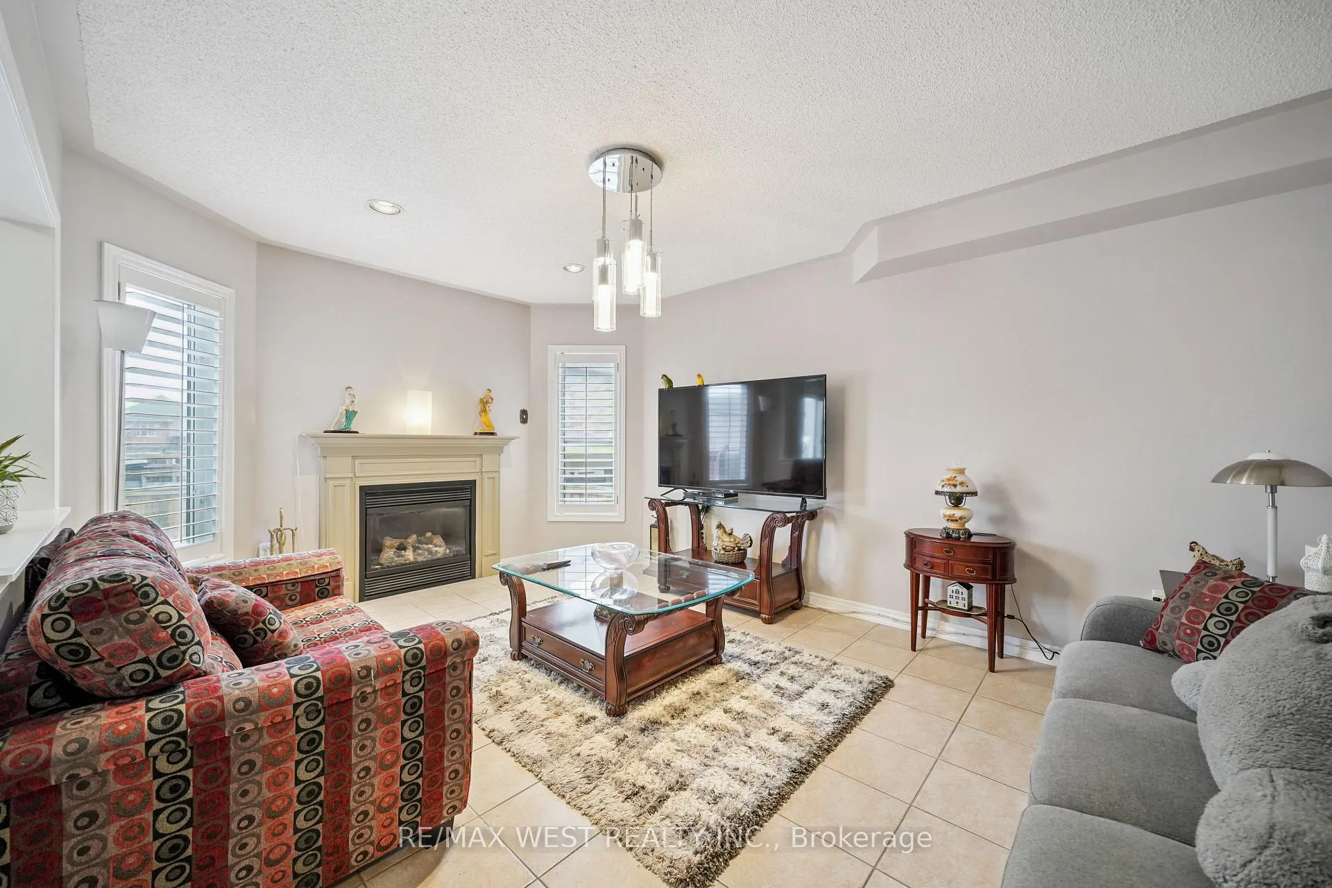 Photo 2 of 65 Kingly Crest Way, Vaughan, Sonoma Heights — HOMEH