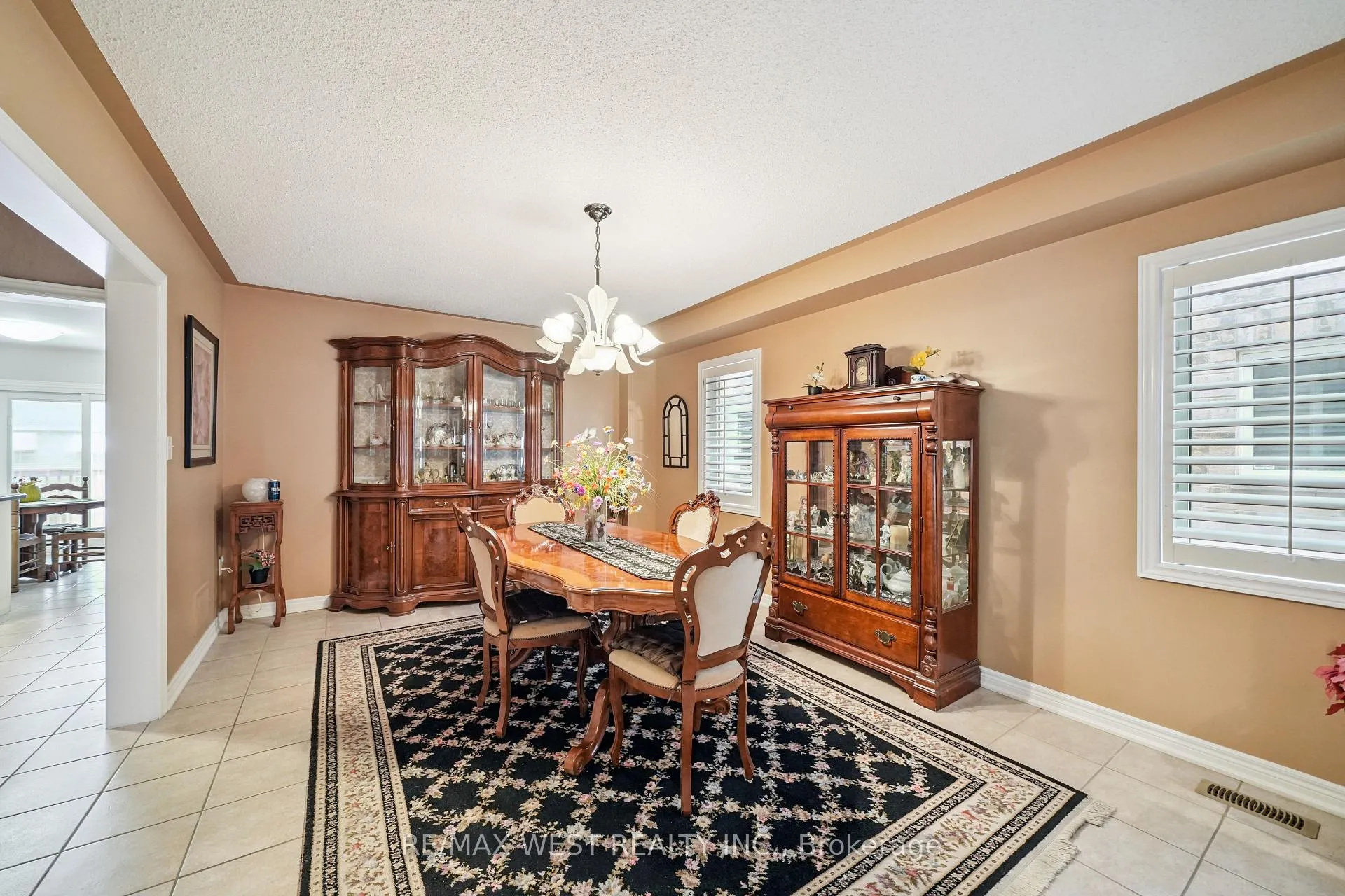Photo 3 of 65 Kingly Crest Way, Vaughan, Sonoma Heights — HOMEH