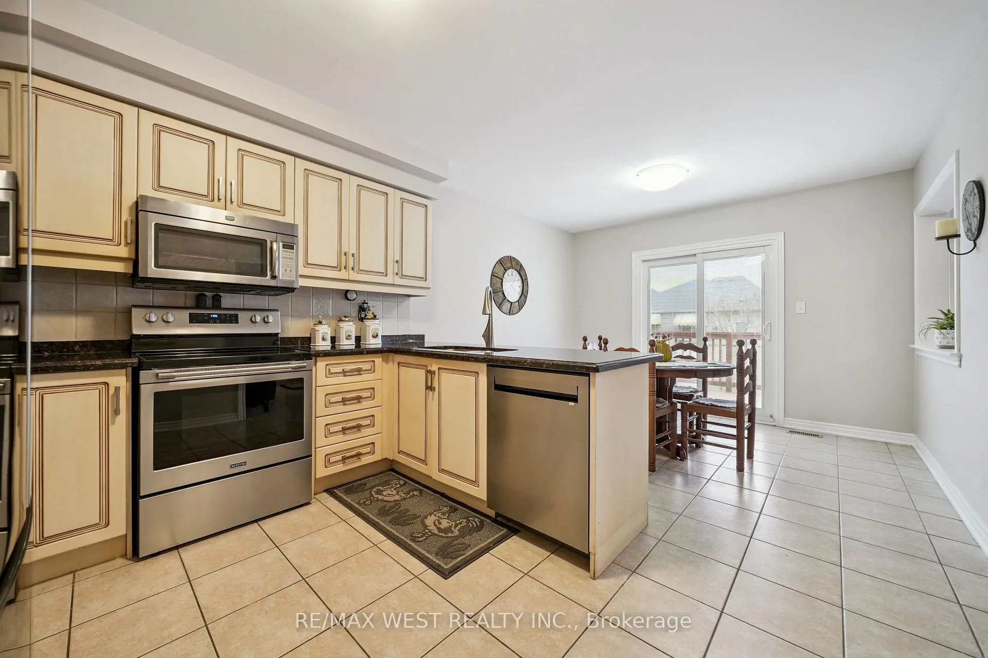 Photo 4 of 65 Kingly Crest Way, Vaughan, Sonoma Heights — HOMEH