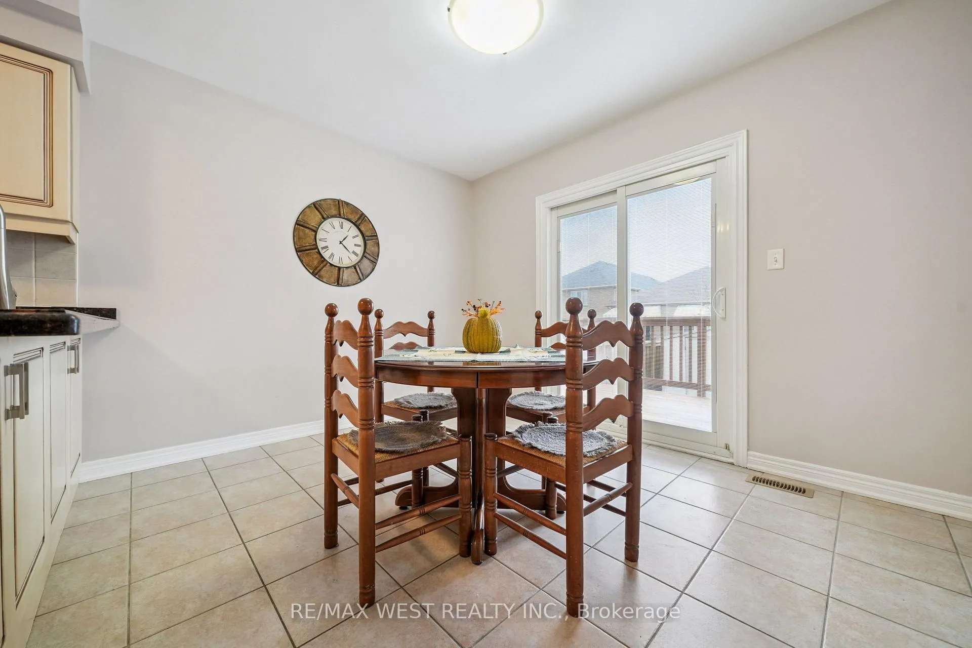 Photo 5 of 65 Kingly Crest Way, Vaughan, Sonoma Heights — HOMEH