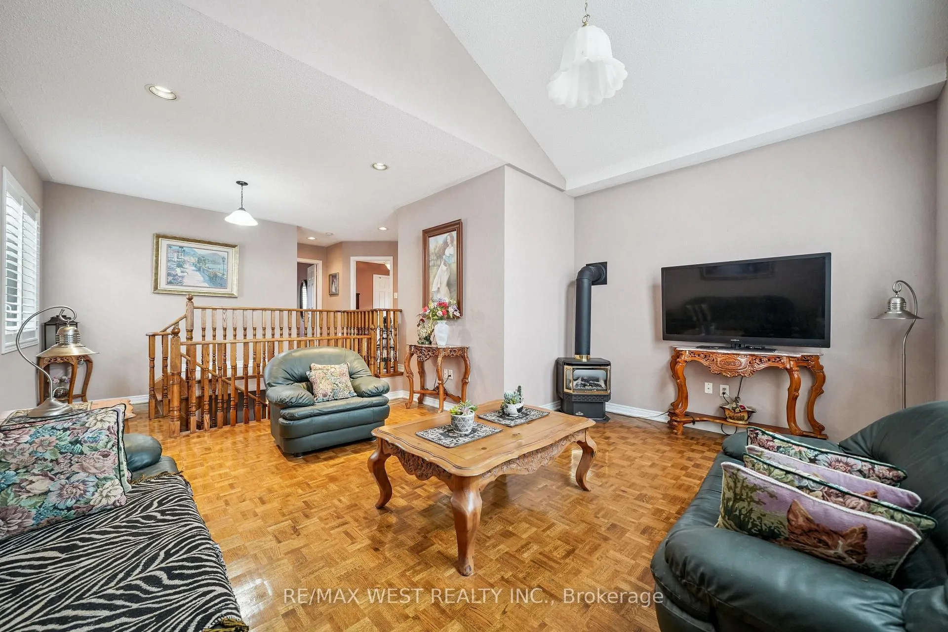Photo 7 of 65 Kingly Crest Way, Vaughan, Sonoma Heights — HOMEH