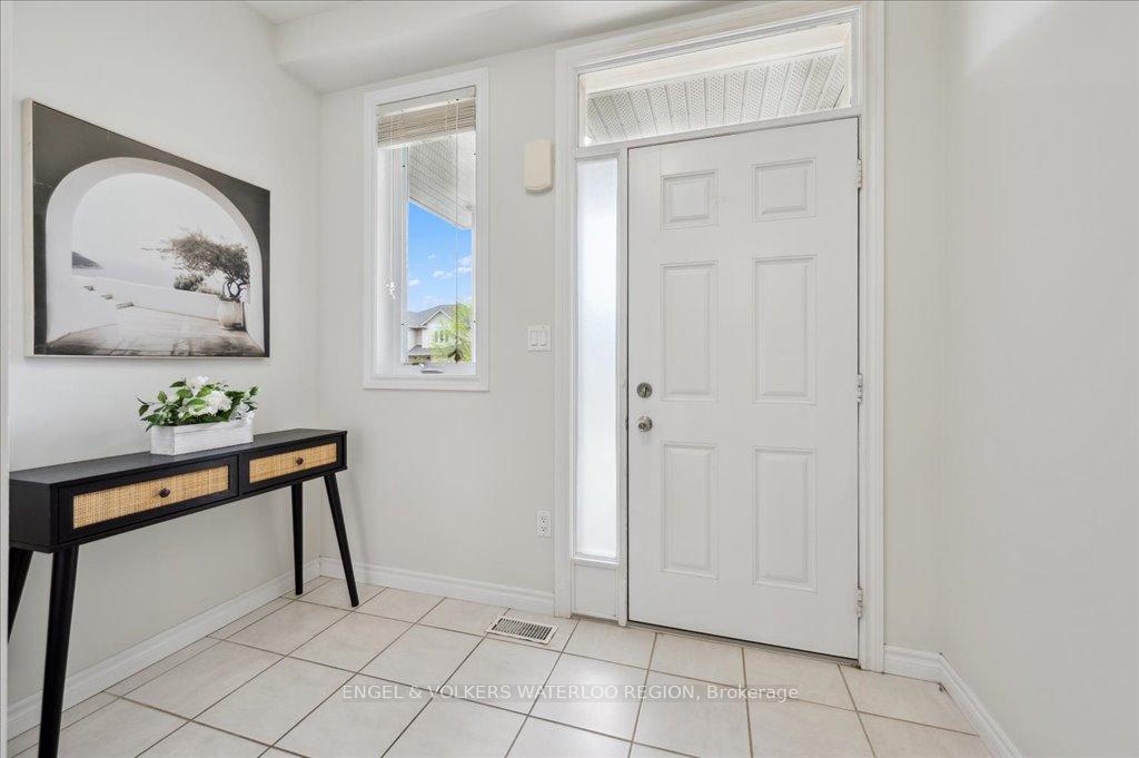 Photo 5 of 528 Wasaga Crescent, Waterloo — HOMEH