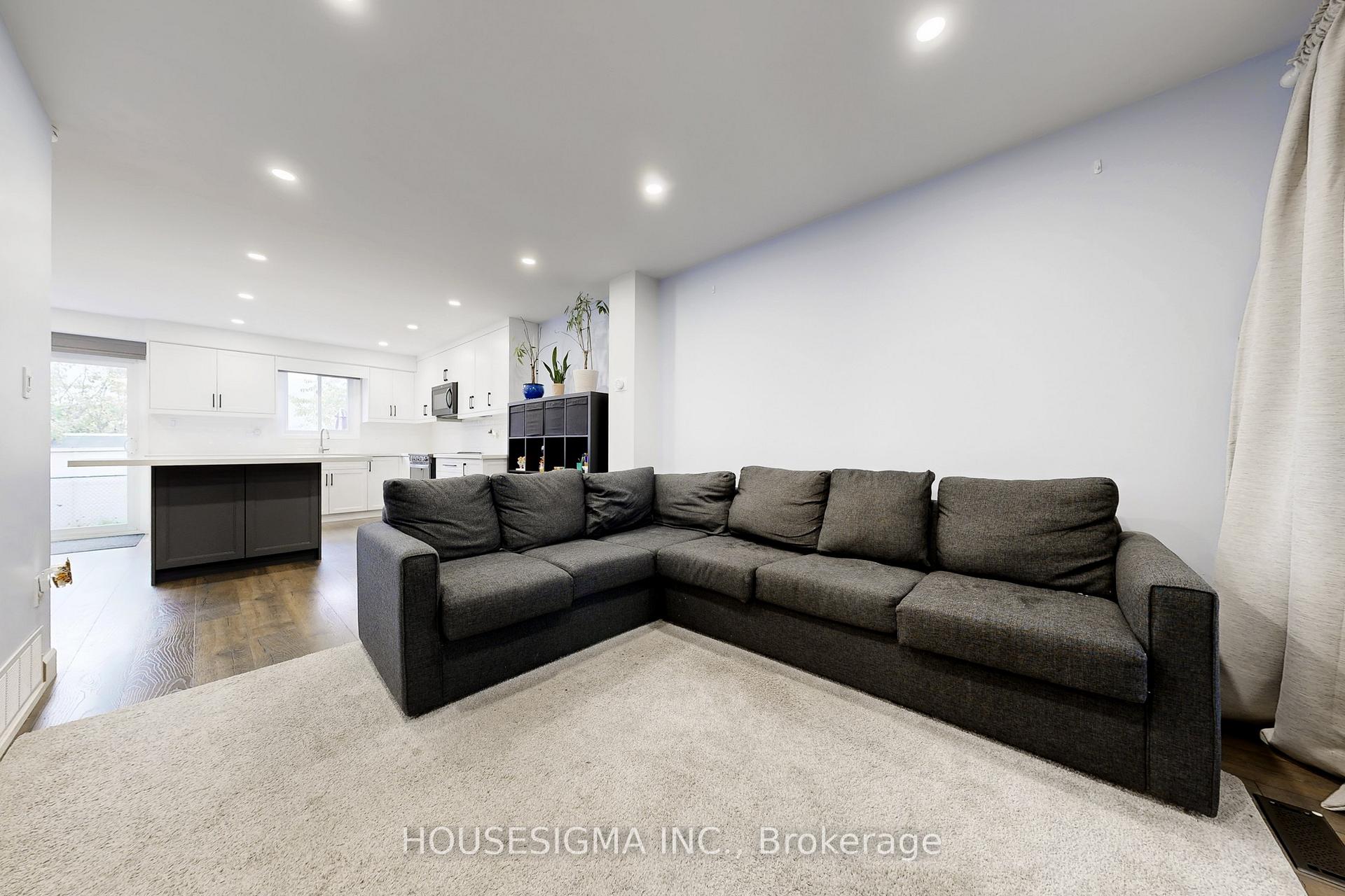 Photo 4 of 54 Oakmount Crescent, Vaughan, Glen Shields — HOMEH