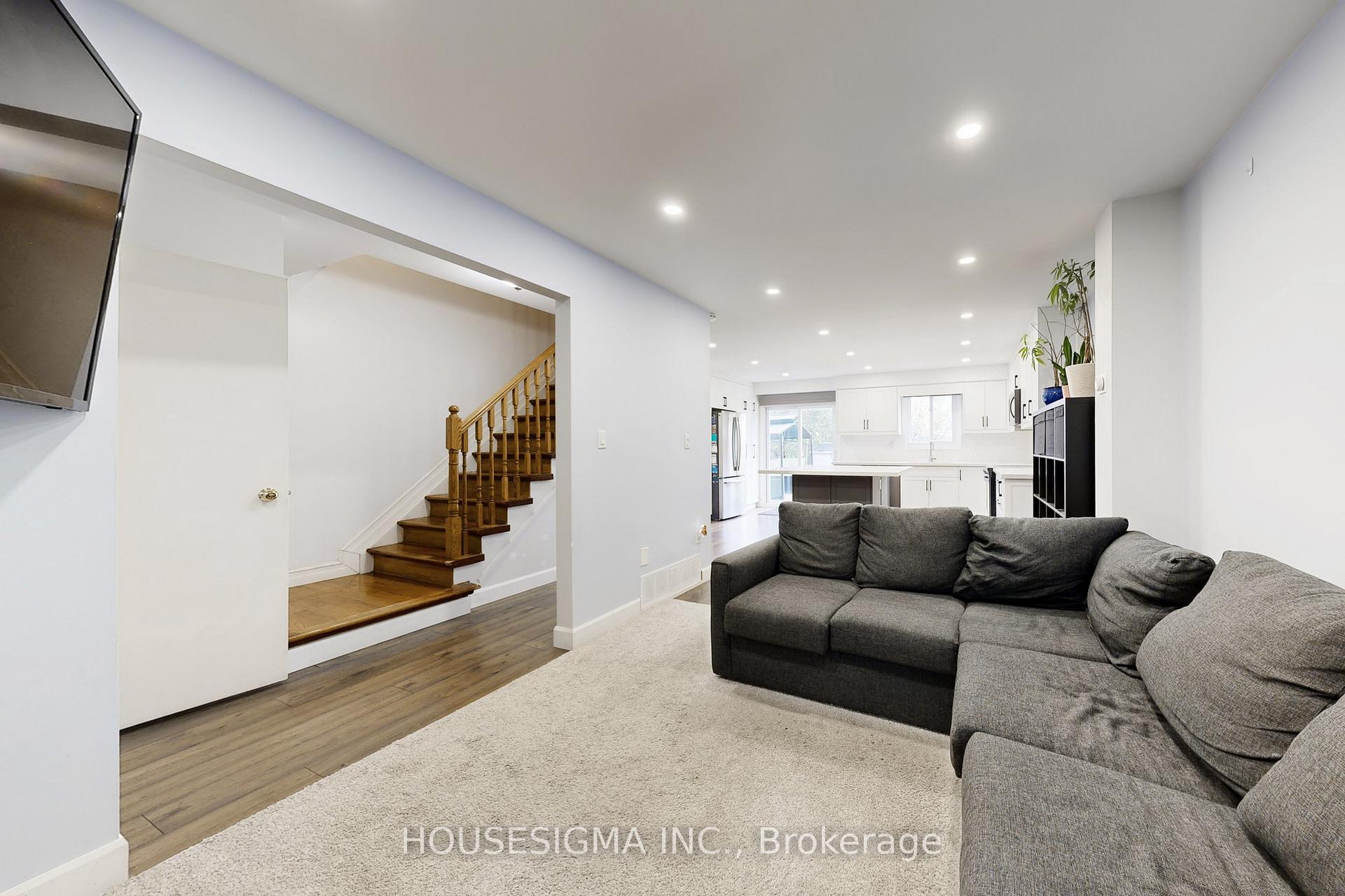 Photo 5 of 54 Oakmount Crescent, Vaughan, Glen Shields — HOMEH