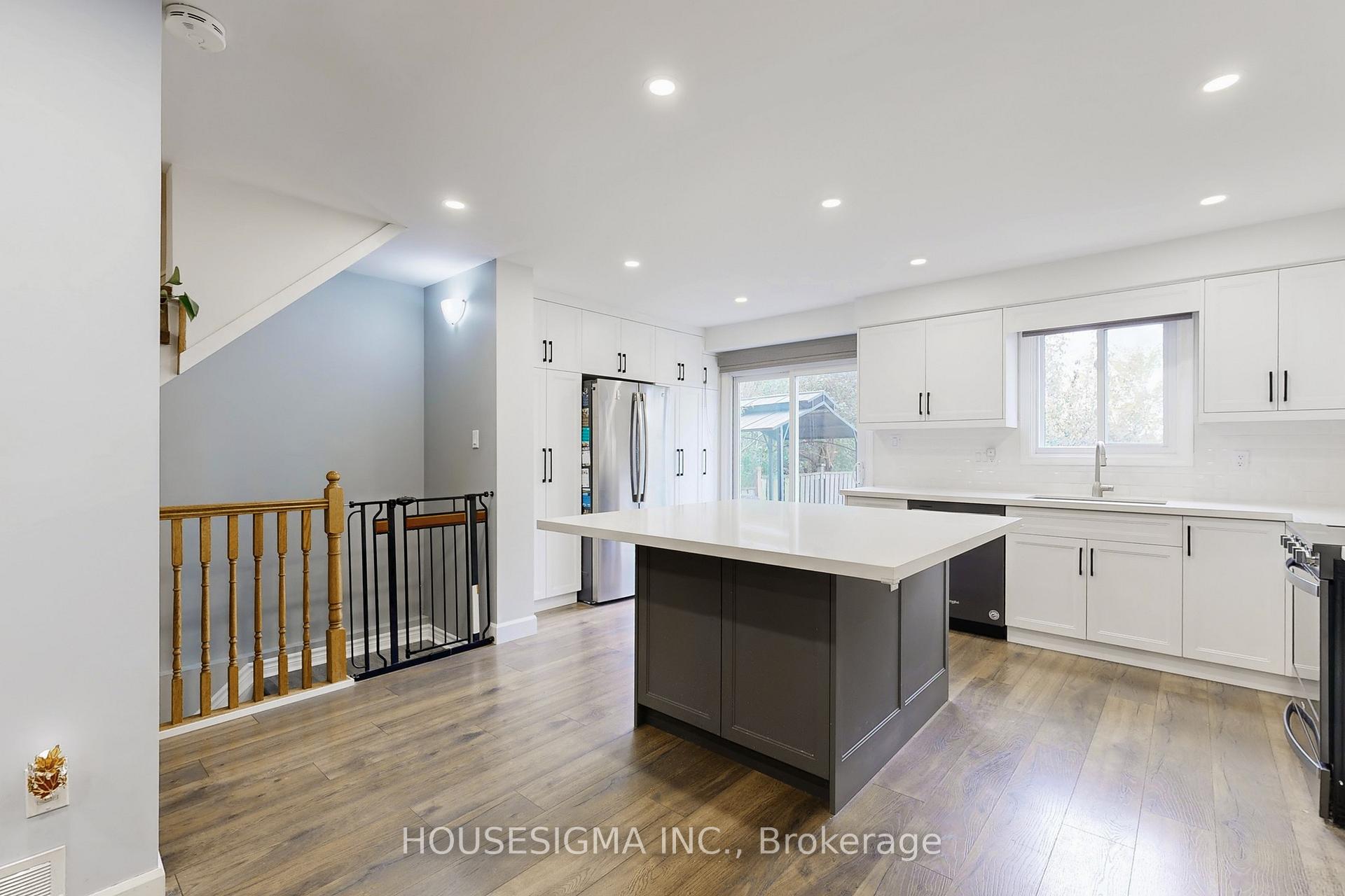 Photo 8 of 54 Oakmount Crescent, Vaughan, Glen Shields — HOMEH