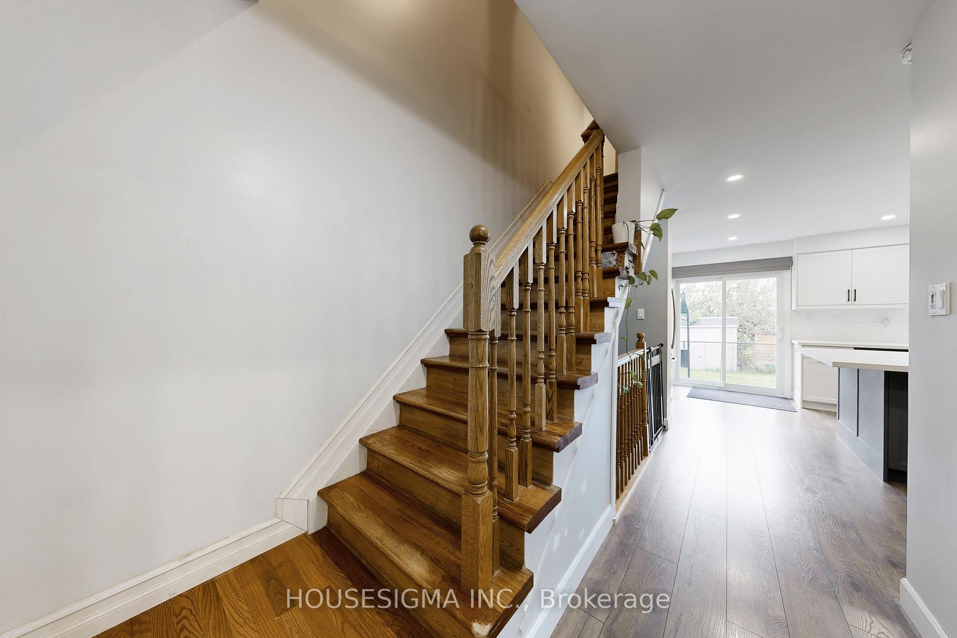 Photo 15 of 54 Oakmount Crescent, Vaughan, Glen Shields — HOMEH