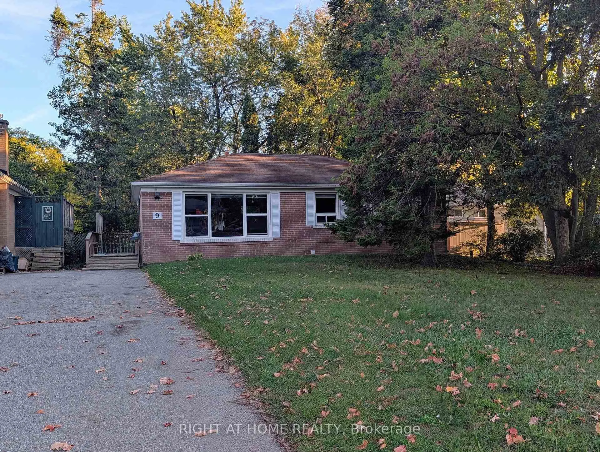 Front of Unit Lower, 9 Hiley Avenue