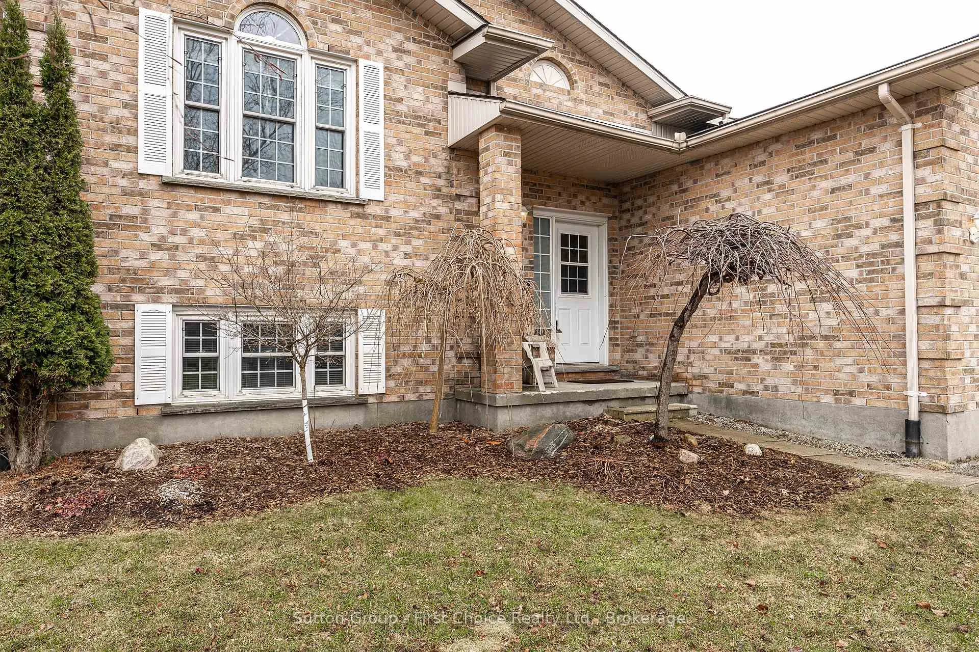Photo 2 of 27 Mcqueen Court, Stratford — HOMEH