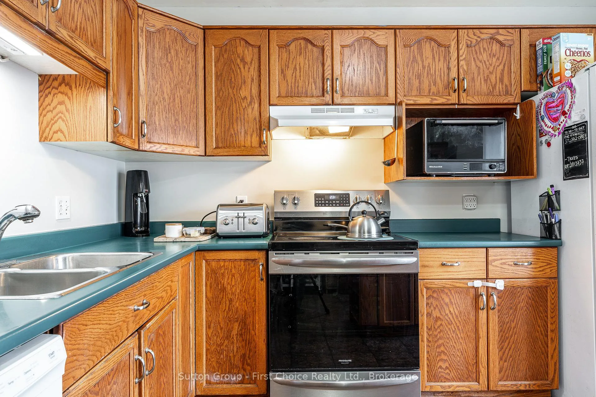 Photo 9 of 27 Mcqueen Court, Stratford — HOMEH