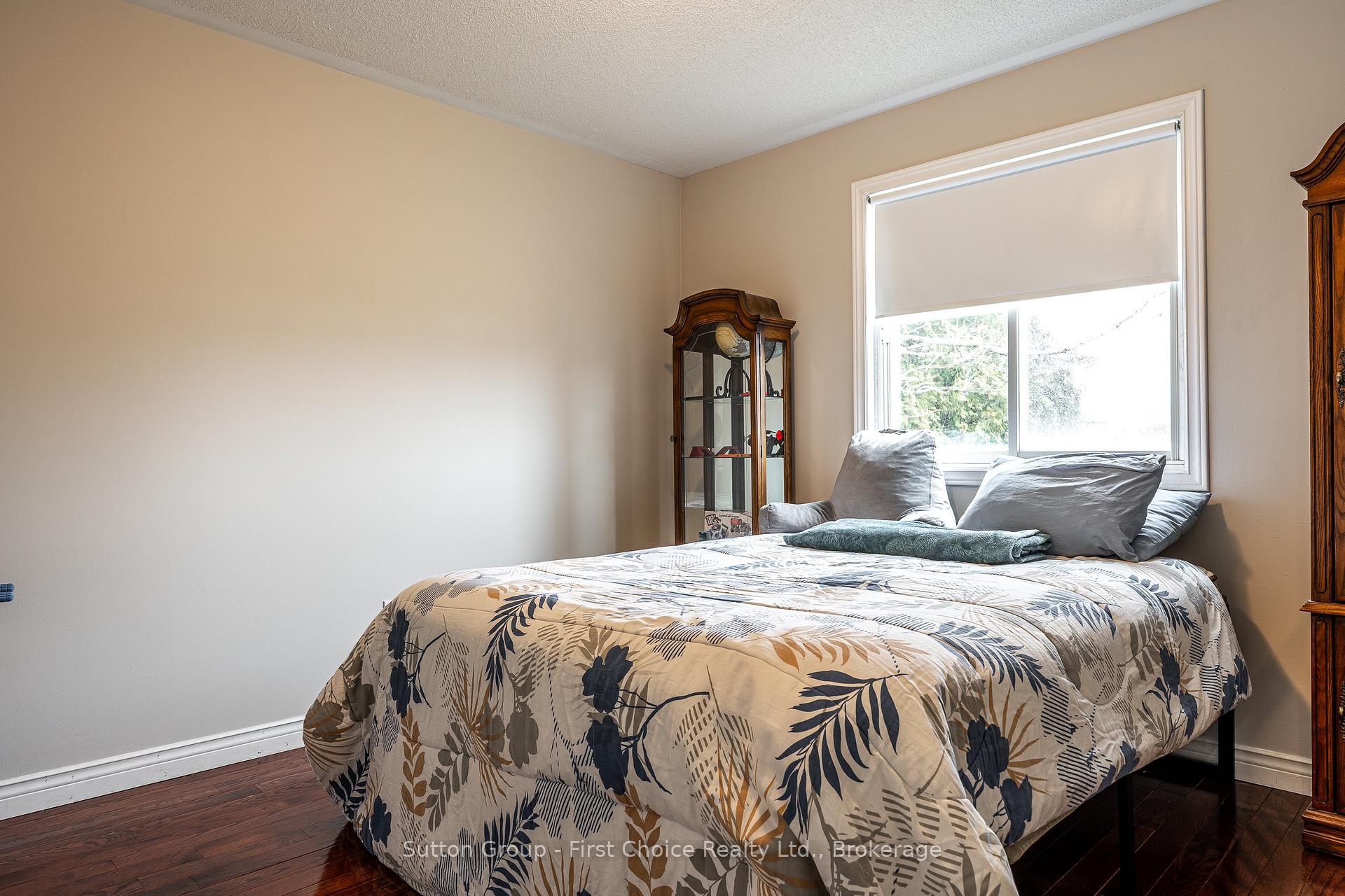 Photo 18 of 27 Mcqueen Court, Stratford — HOMEH