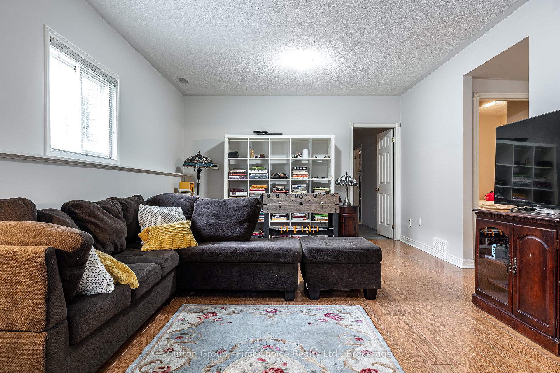 Photo 32 of 27 Mcqueen Court, Stratford — HOMEH