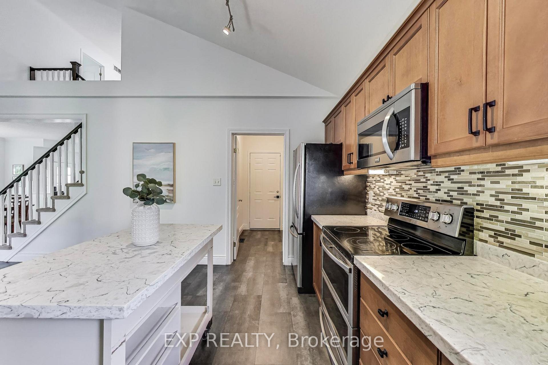 Photo 13 of 570 New Bedford Drive, Waterloo — HOMEH