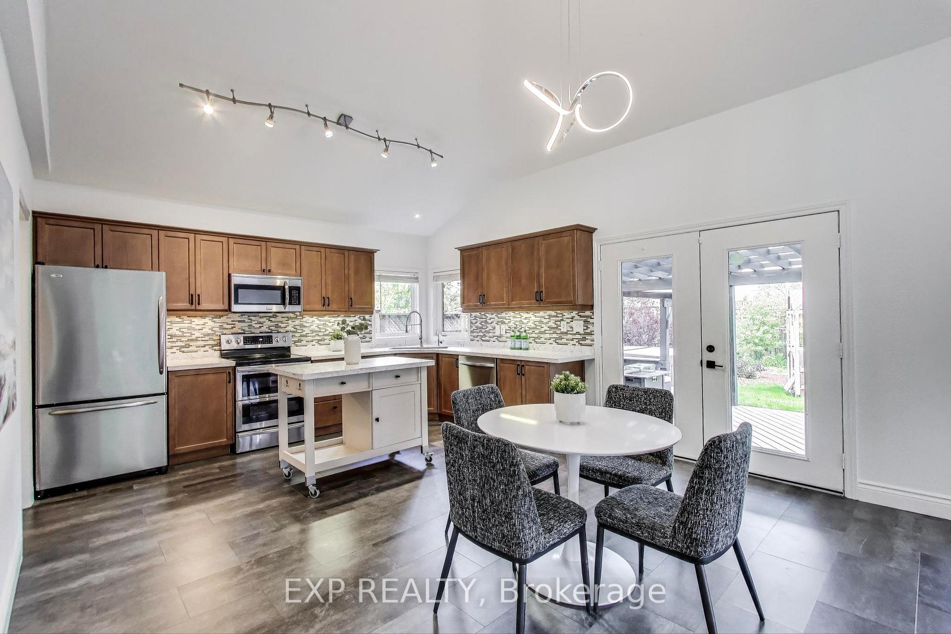 Photo 14 of 570 New Bedford Drive, Waterloo — HOMEH