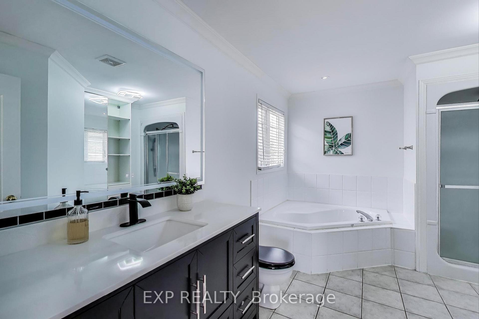 Photo 23 of 570 New Bedford Drive, Waterloo — HOMEH
