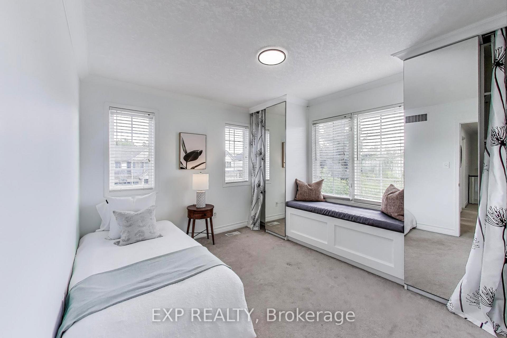 Photo 25 of 570 New Bedford Drive, Waterloo — HOMEH