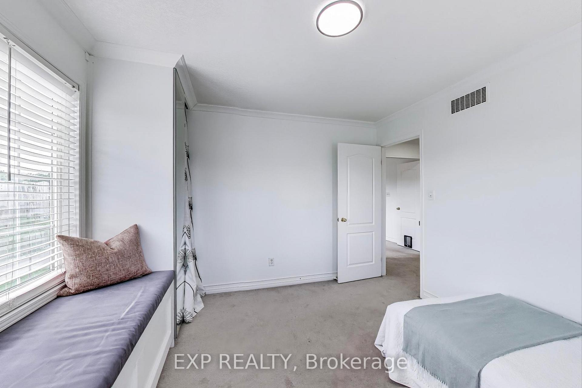 Photo 27 of 570 New Bedford Drive, Waterloo — HOMEH