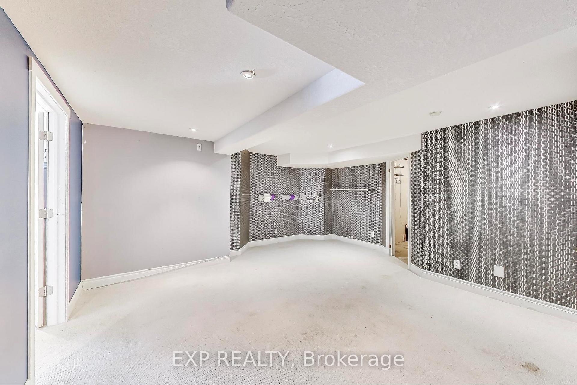 Photo 33 of 570 New Bedford Drive, Waterloo — HOMEH