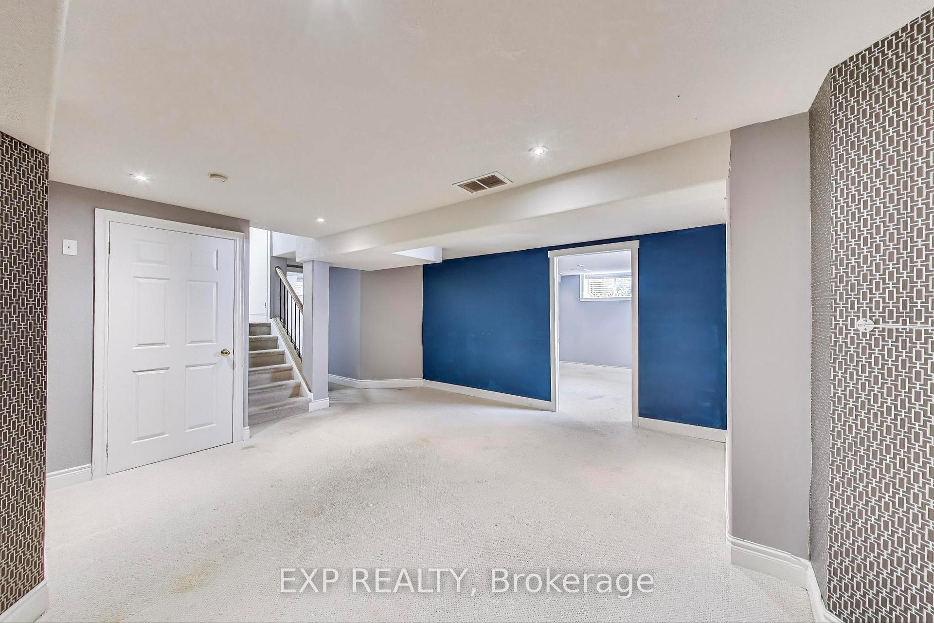 Photo 34 of 570 New Bedford Drive, Waterloo — HOMEH