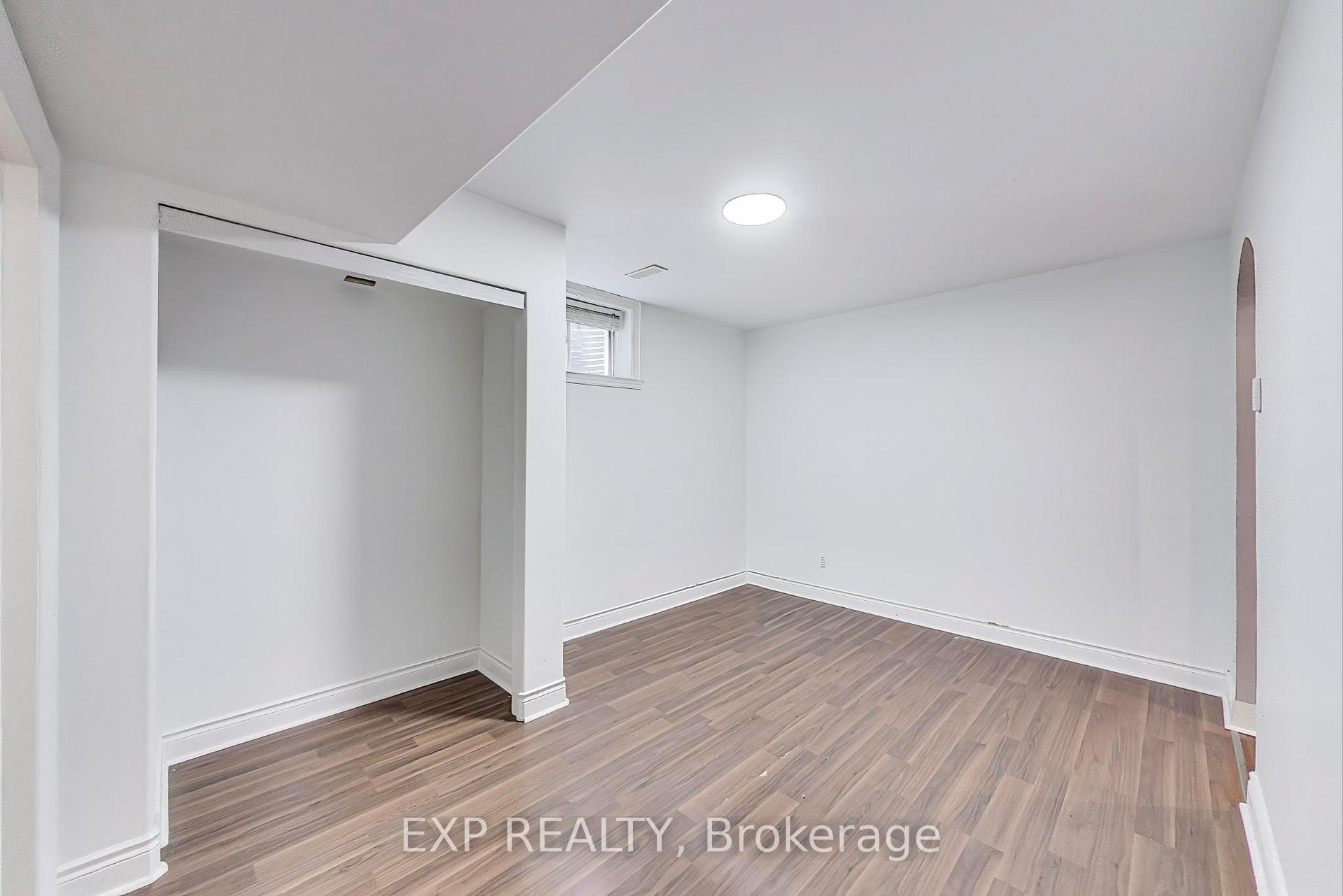 Photo 35 of 570 New Bedford Drive, Waterloo — HOMEH