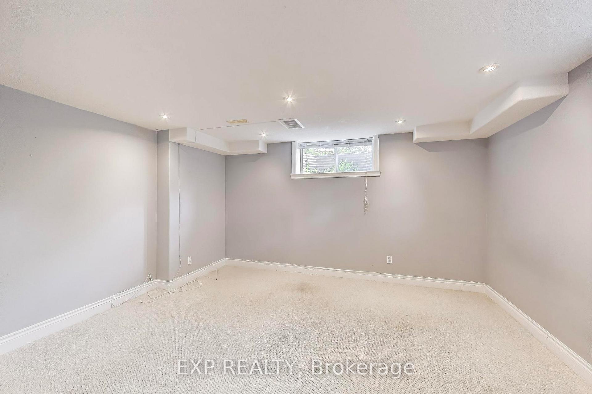 Photo 38 of 570 New Bedford Drive, Waterloo — HOMEH