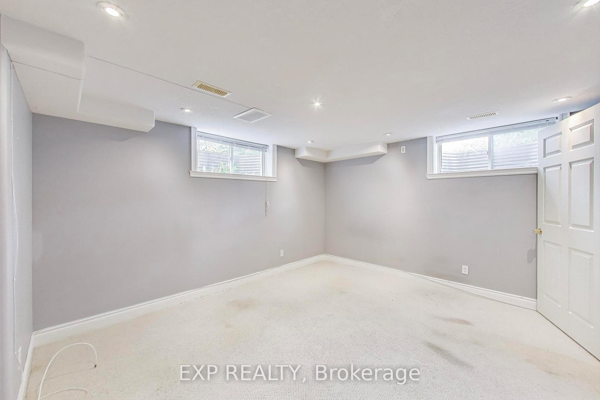 Photo 39 of 570 New Bedford Drive, Waterloo — HOMEH