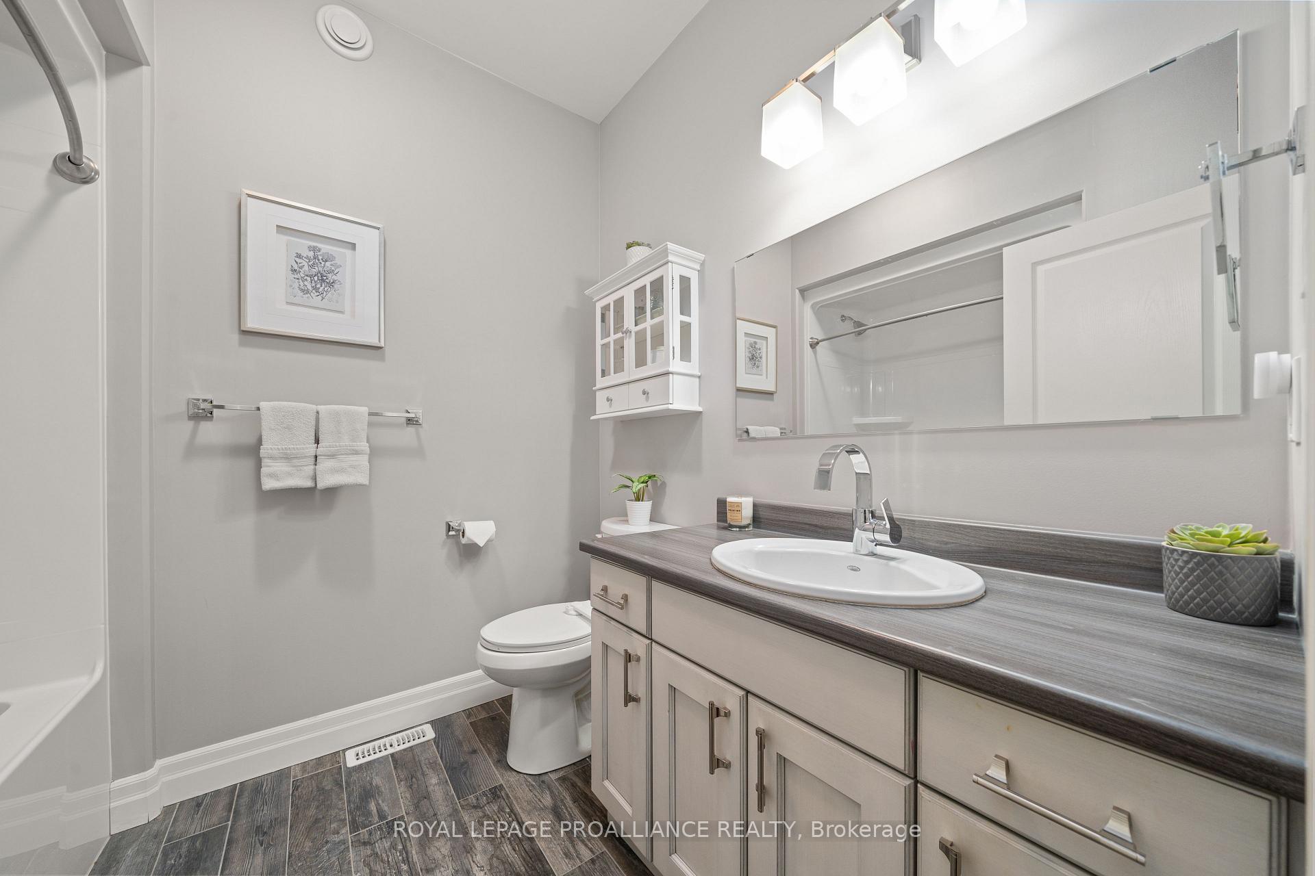 Photo 21 of 16 Hummingbird Drive, Belleville, Thurlow Ward — HOMEH